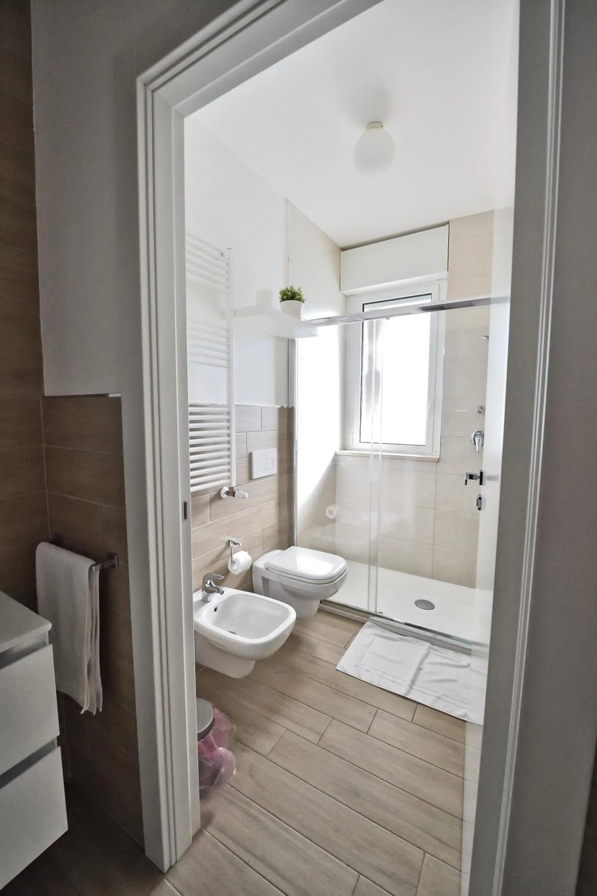 Bathroom in Karol Airport Bari