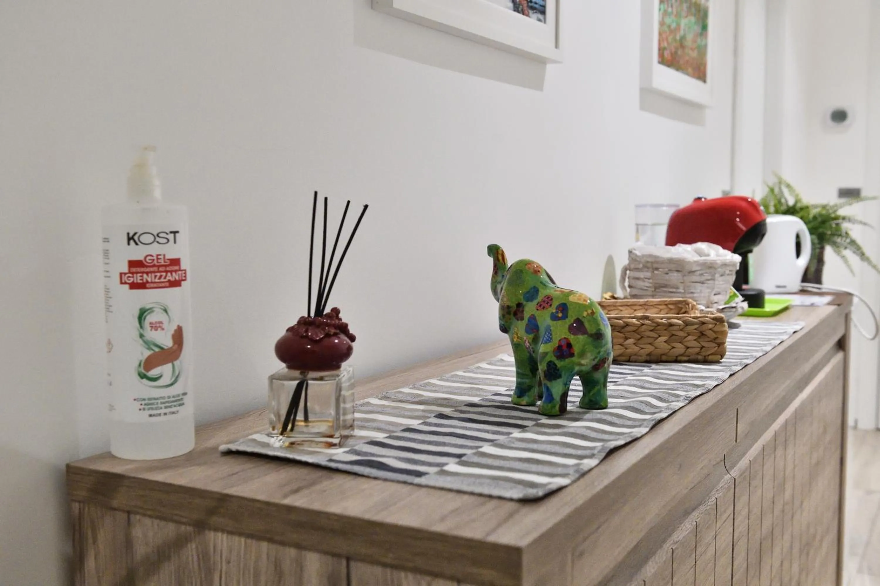 Food and drinks, Dining Area in Karol Airport Bari