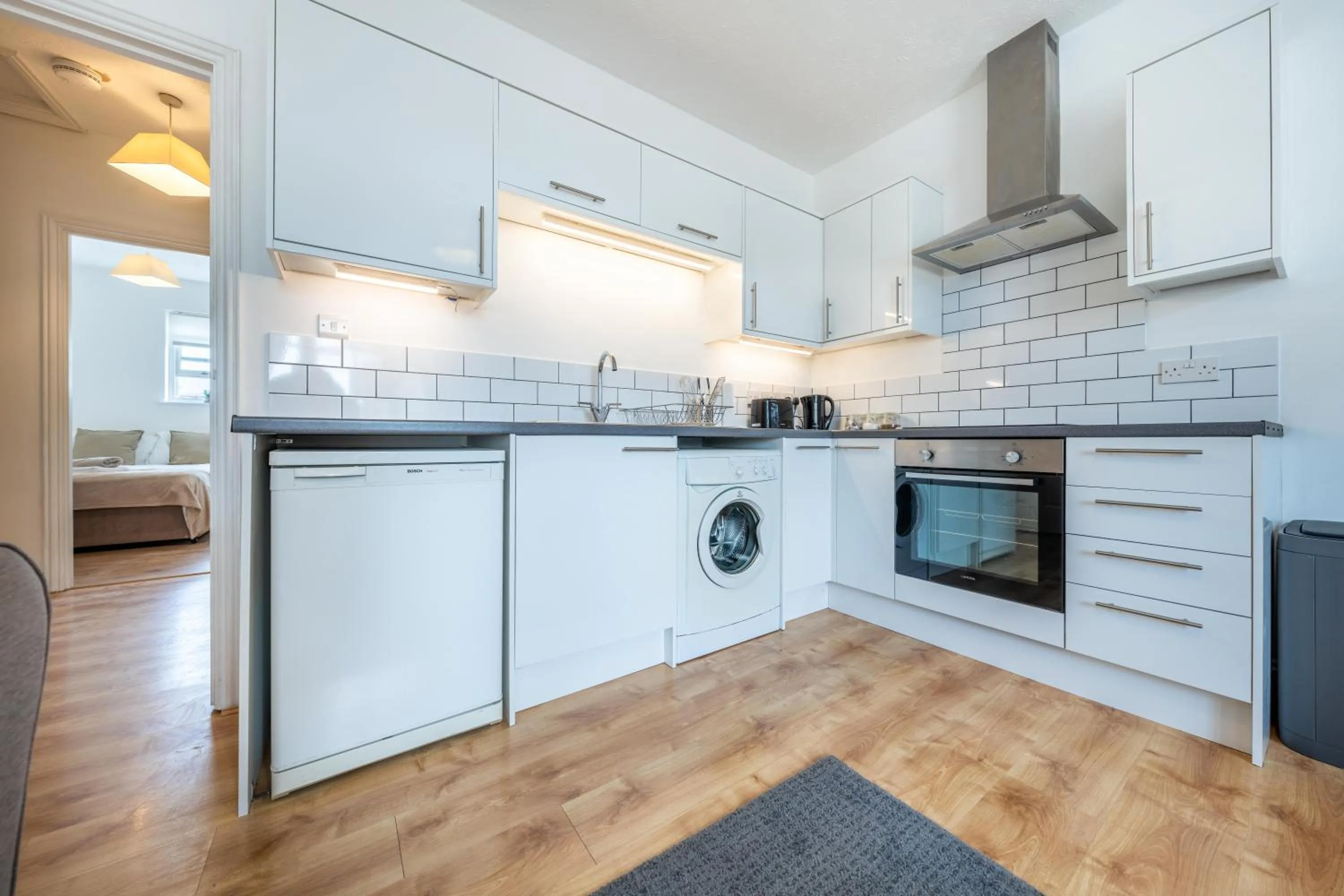 Kitchen or kitchenette in 2BR Apartment Near Stansted Airport & Bishop Stortford