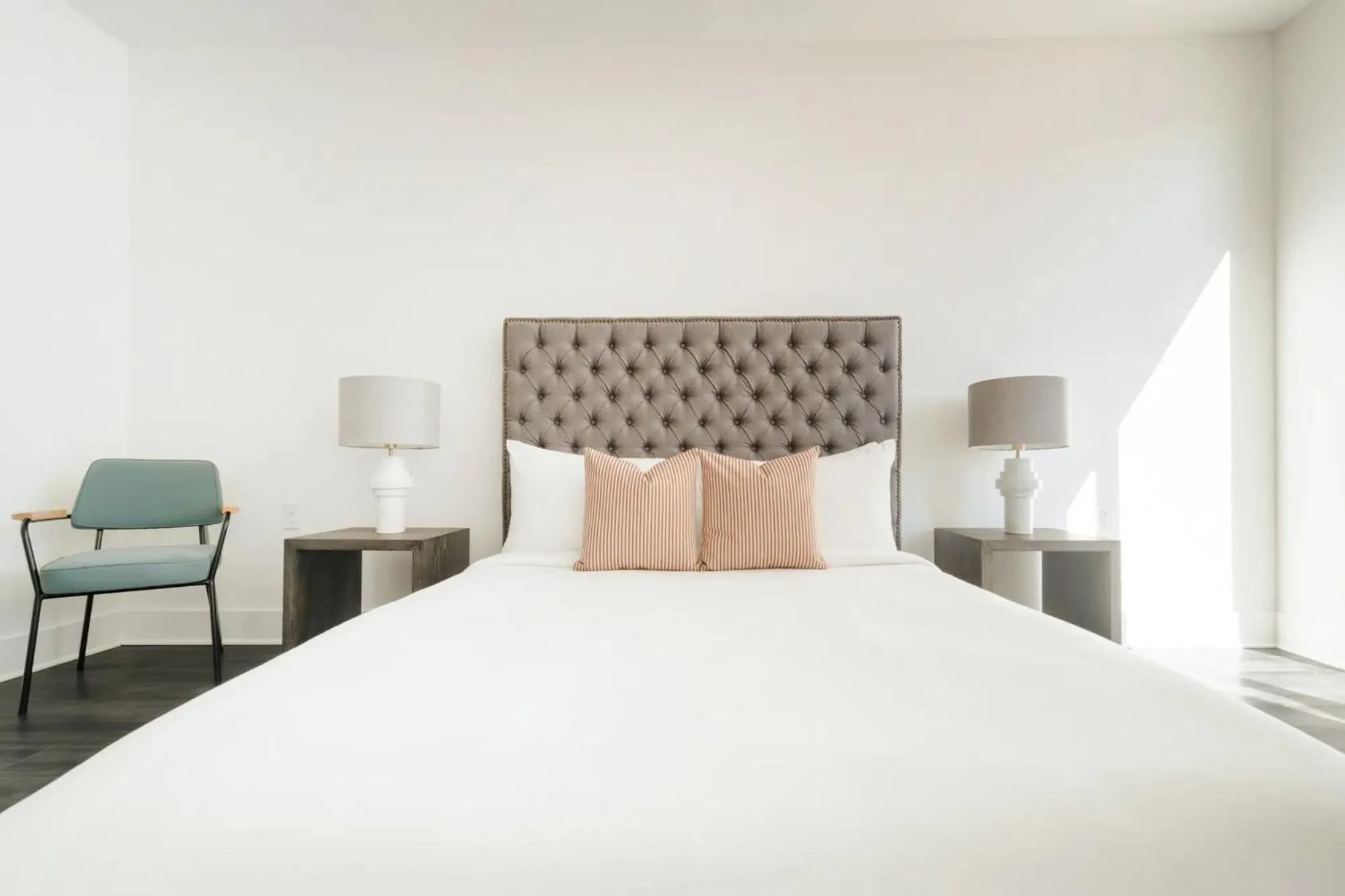 Other, Bed in The Grove 4 by AvantStay Ideal Music Location