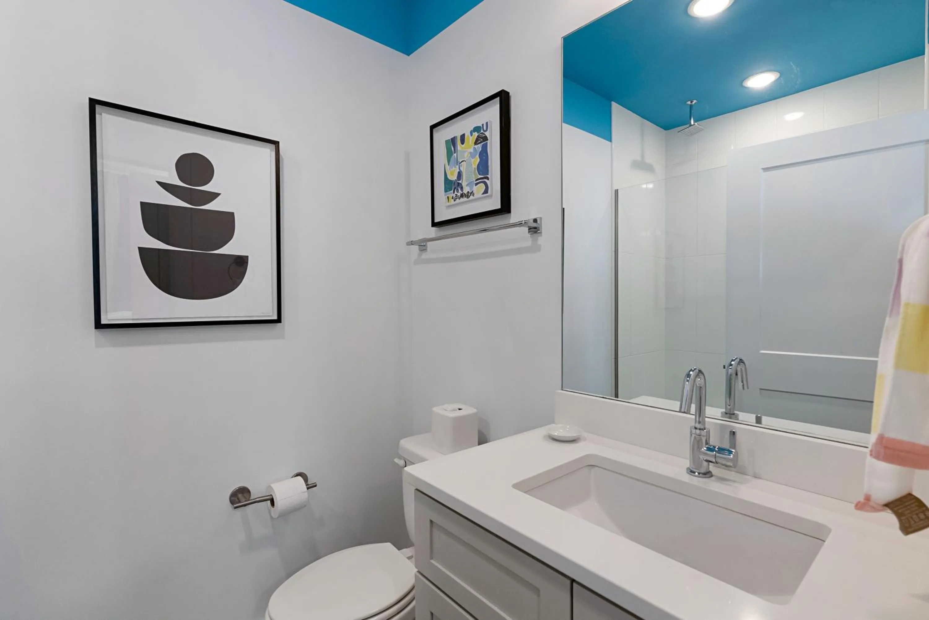 Toilet in Sonder The High Note