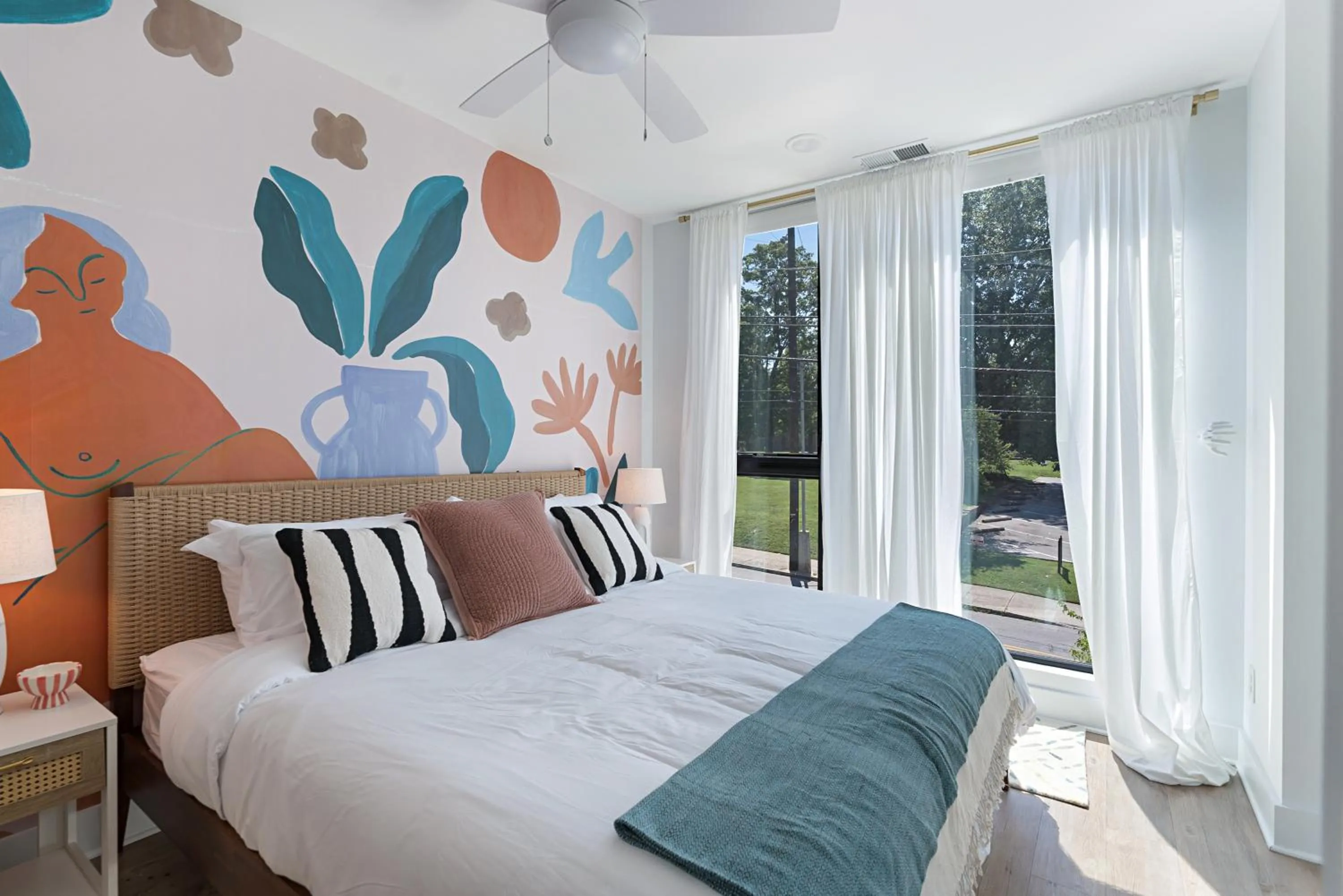 Bed in Sonder The High Note