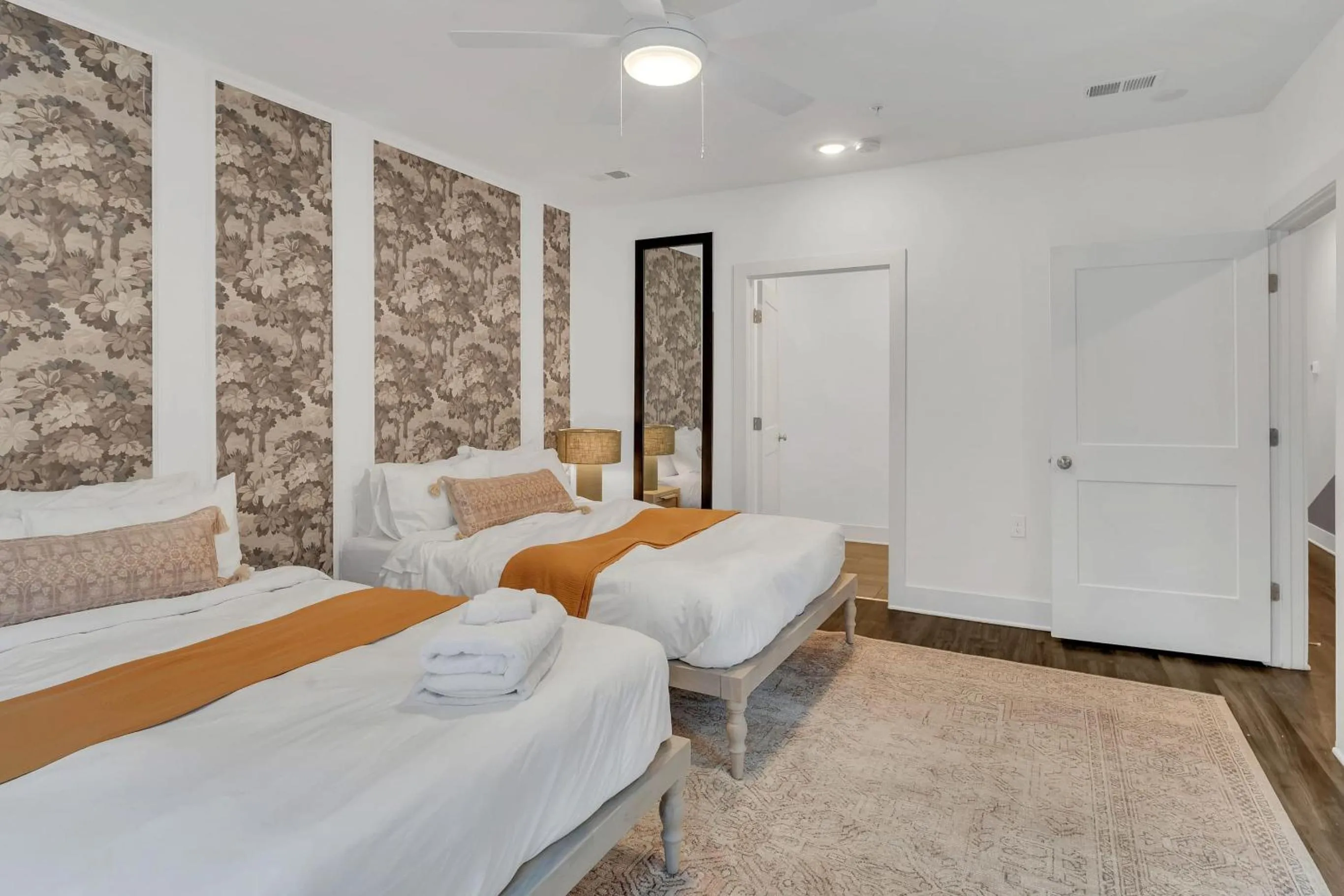 Other, Bed in The Grove 4 by AvantStay Ideal Music Location