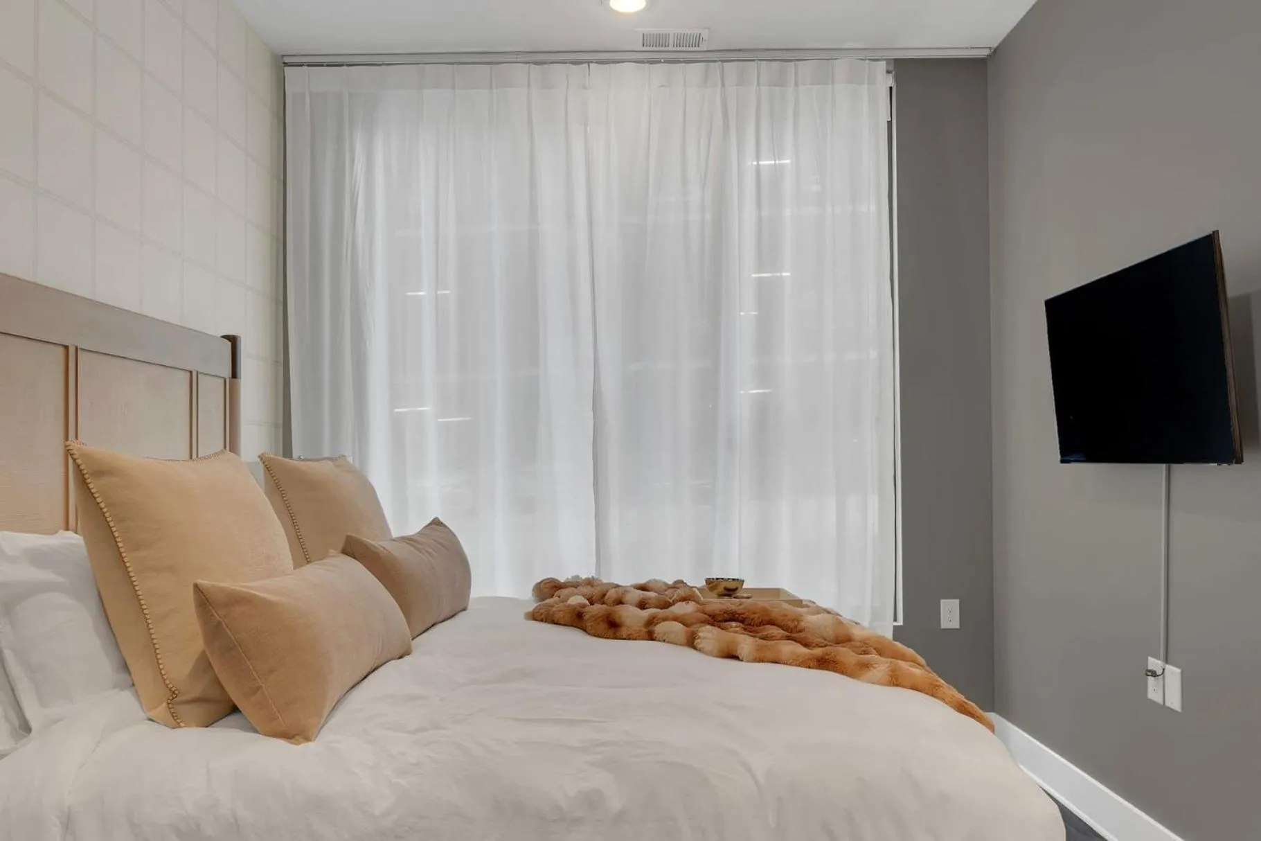 Other, Bed in The Grove 4 by AvantStay Ideal Music Location