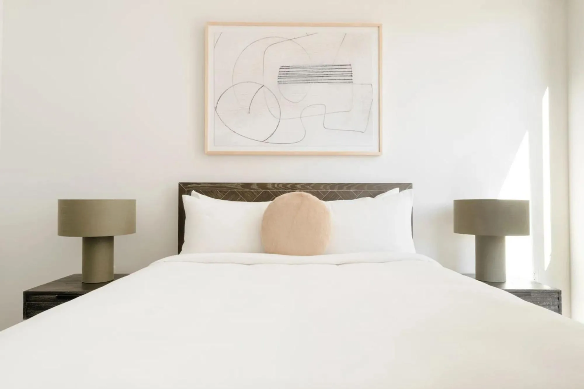 Other, Bed in The Grove 4 by AvantStay Ideal Music Location