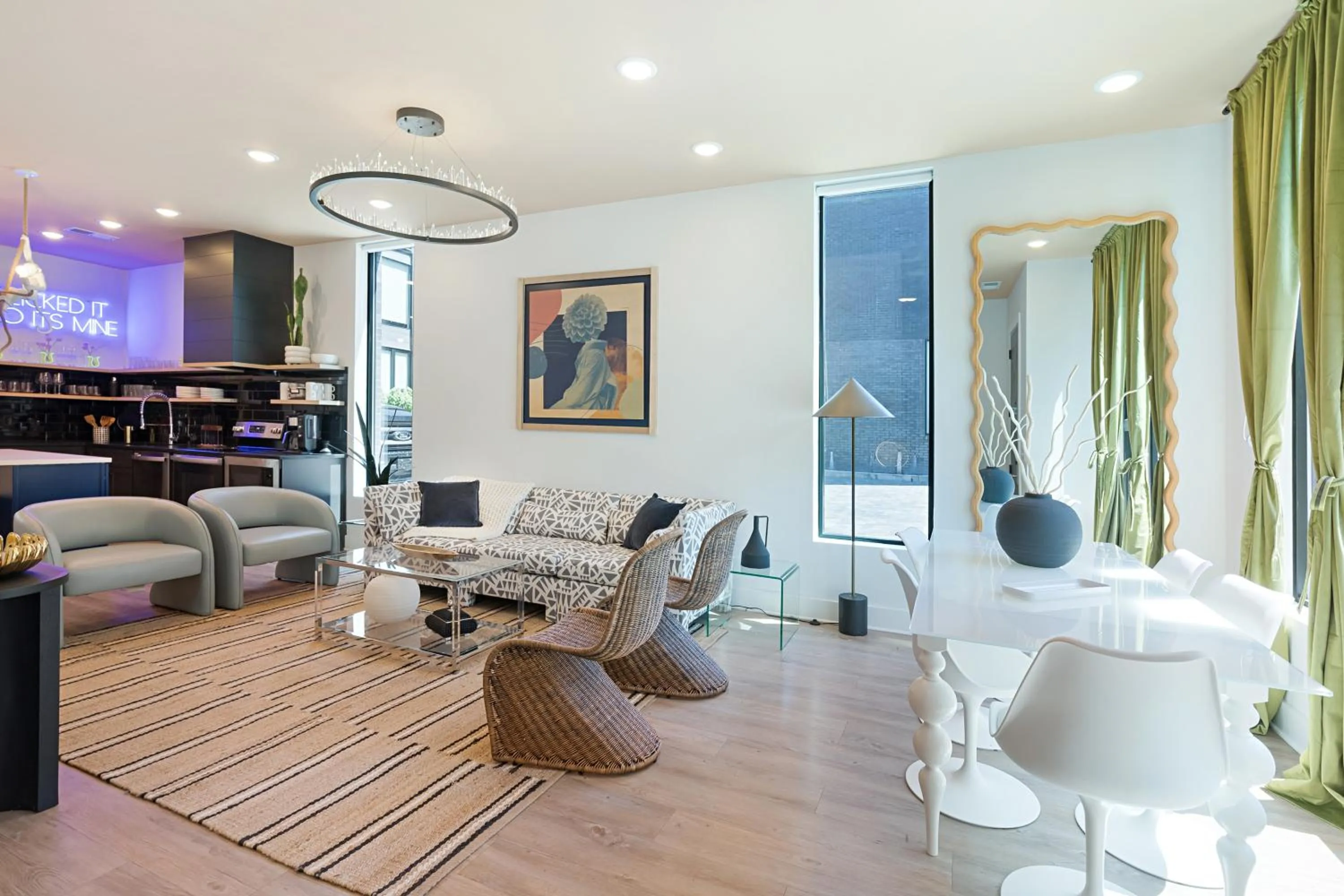 Living room in Sonder The High Note