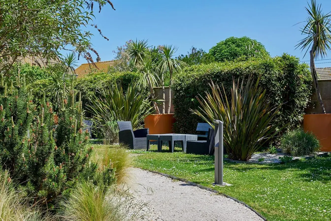 Double room – Garden side in La Cremaillere Hôtel-Restaurant Double room – Garden side in La Cremaillere Hôtel-Restaurant