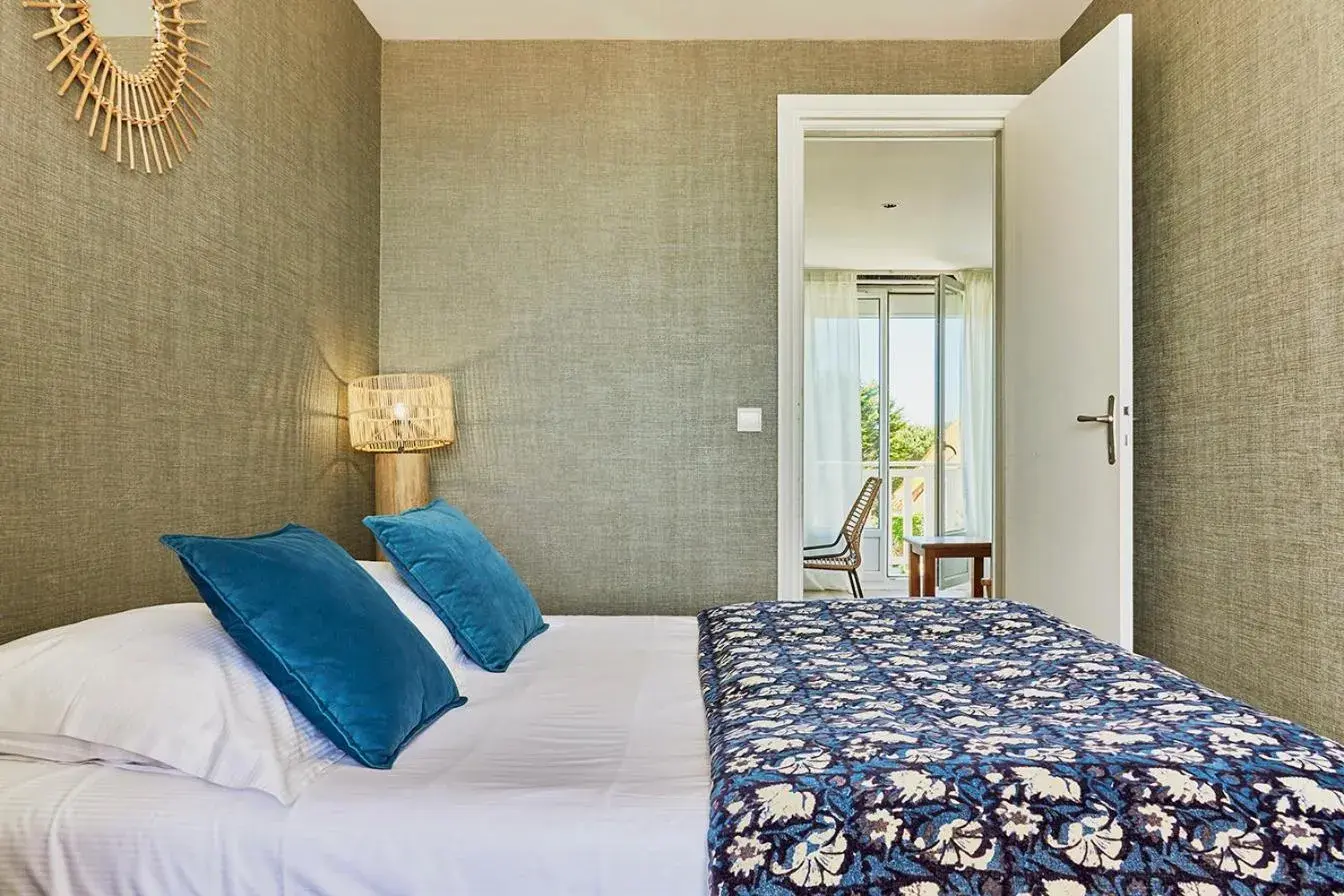 Family Room with Sea View in La Cremaillere Hôtel-Restaurant Family Room with Sea View in La Cremaillere Hôtel-Restaurant