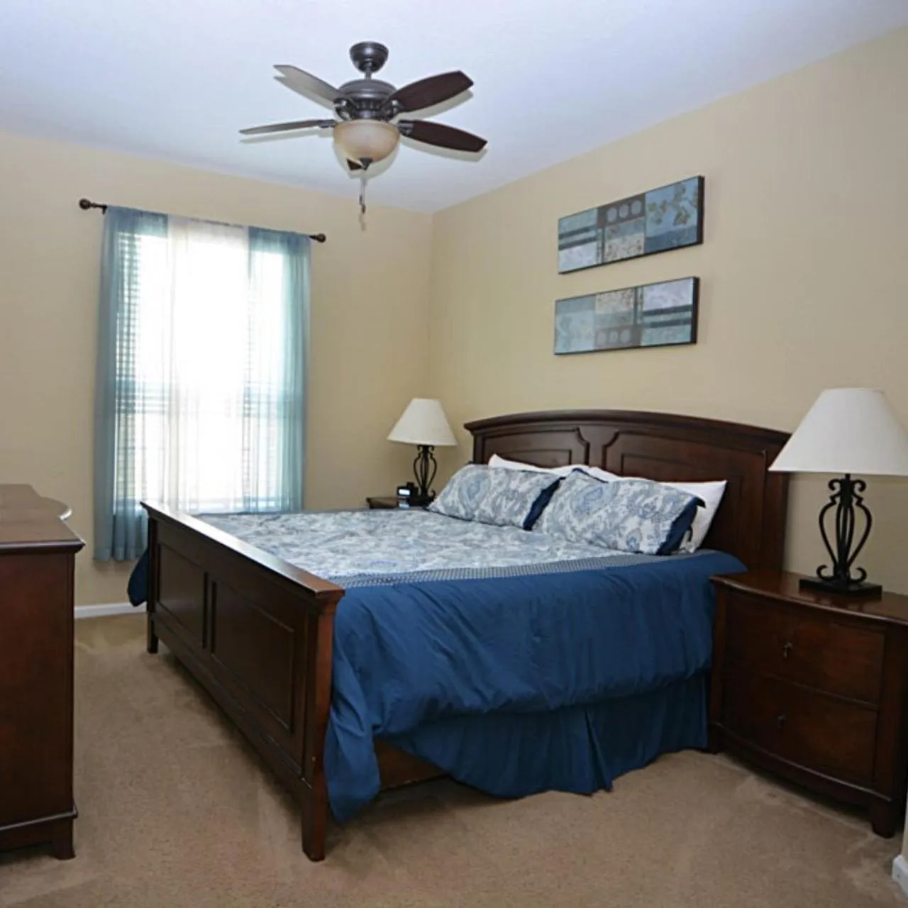 Bed in Condominium Apartment Close to Disney in Orlando Florida