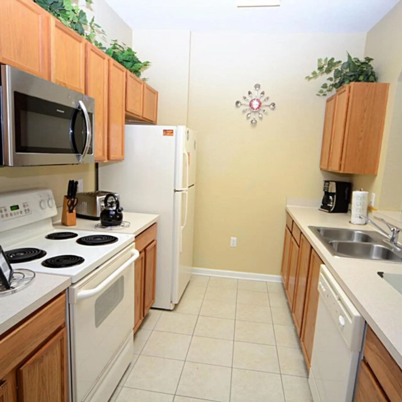 Kitchen or kitchenette in Condominium Apartment Close to Disney in Orlando Florida
