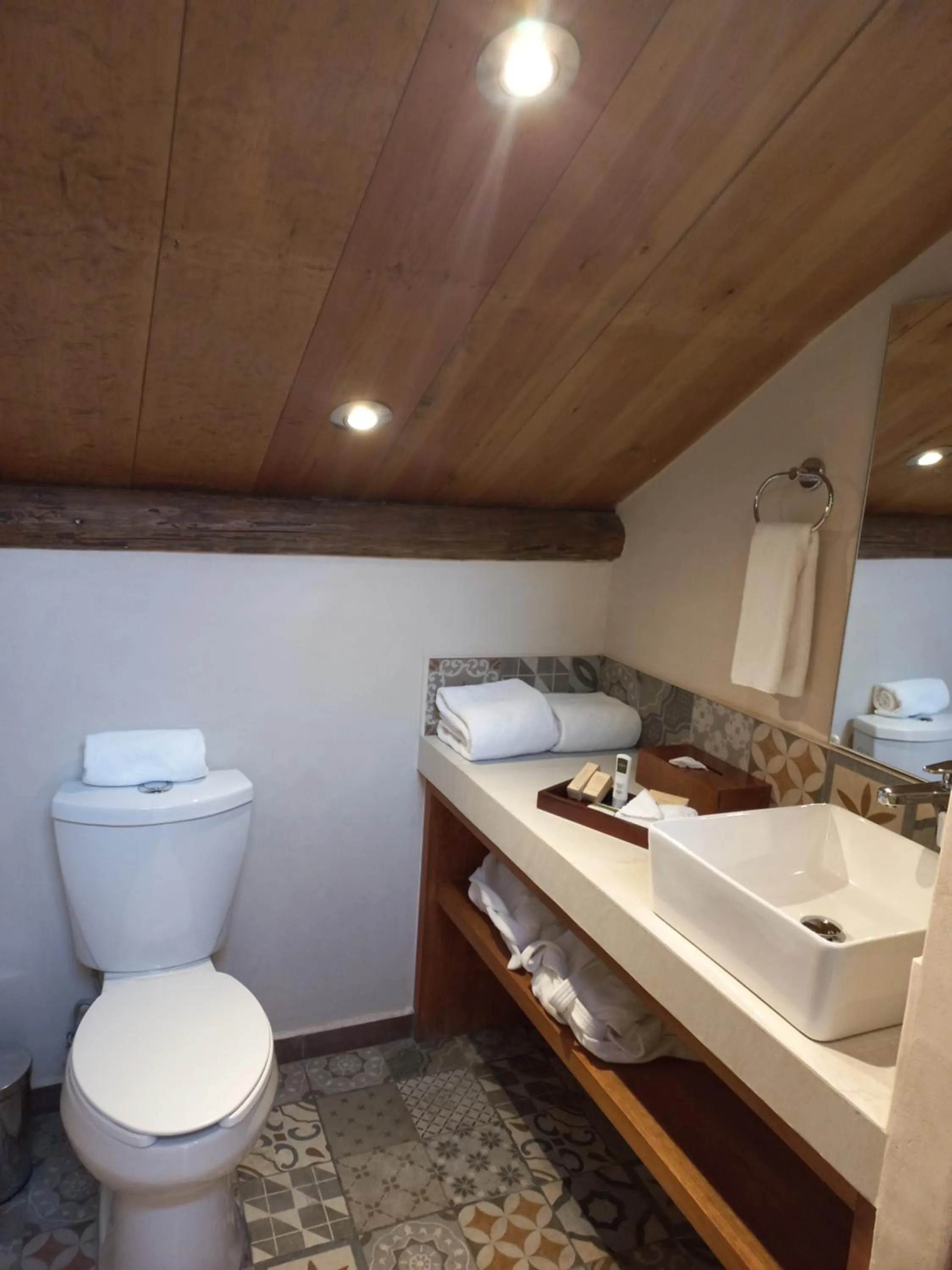 Bathroom in Hotel Junvay