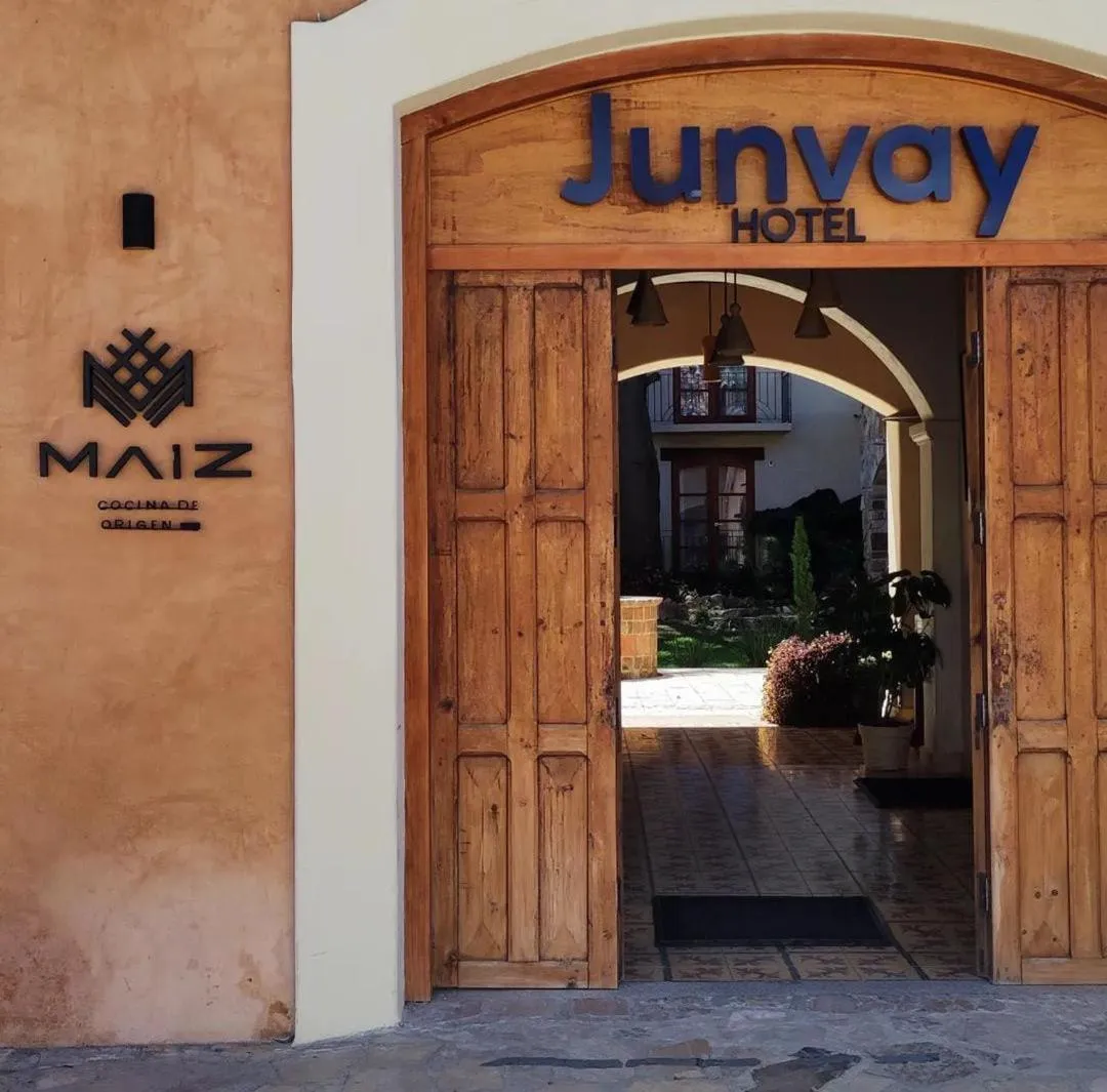 Facade/entrance in Hotel Junvay