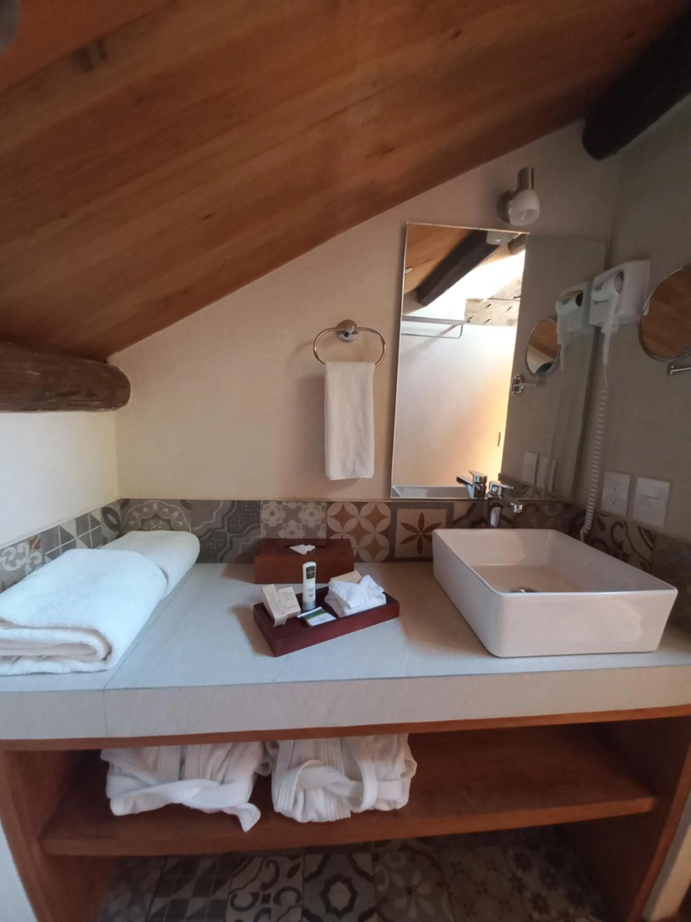 Bathroom in Hotel Junvay