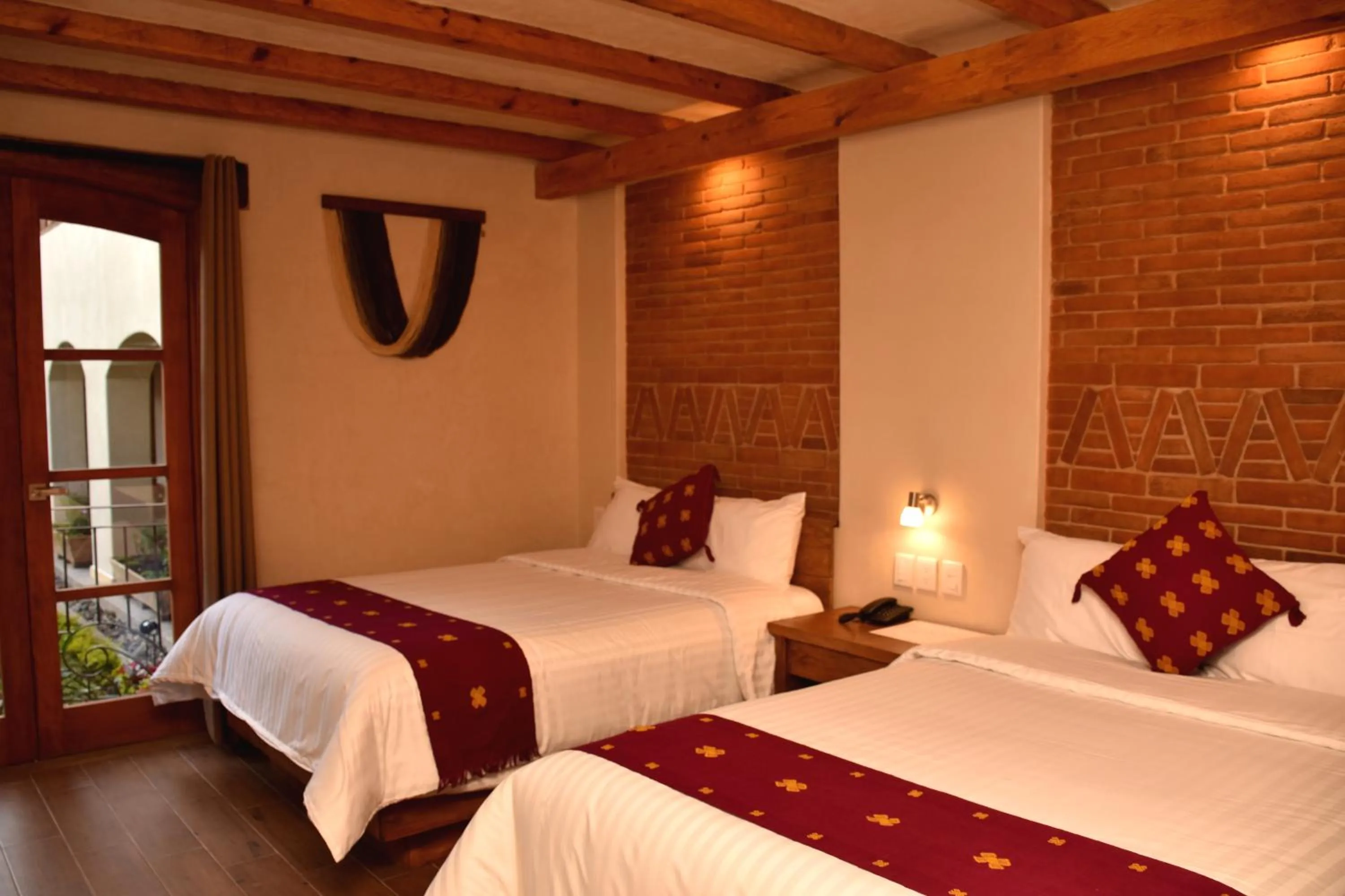 Balcony/Terrace, Bed in Hotel Junvay