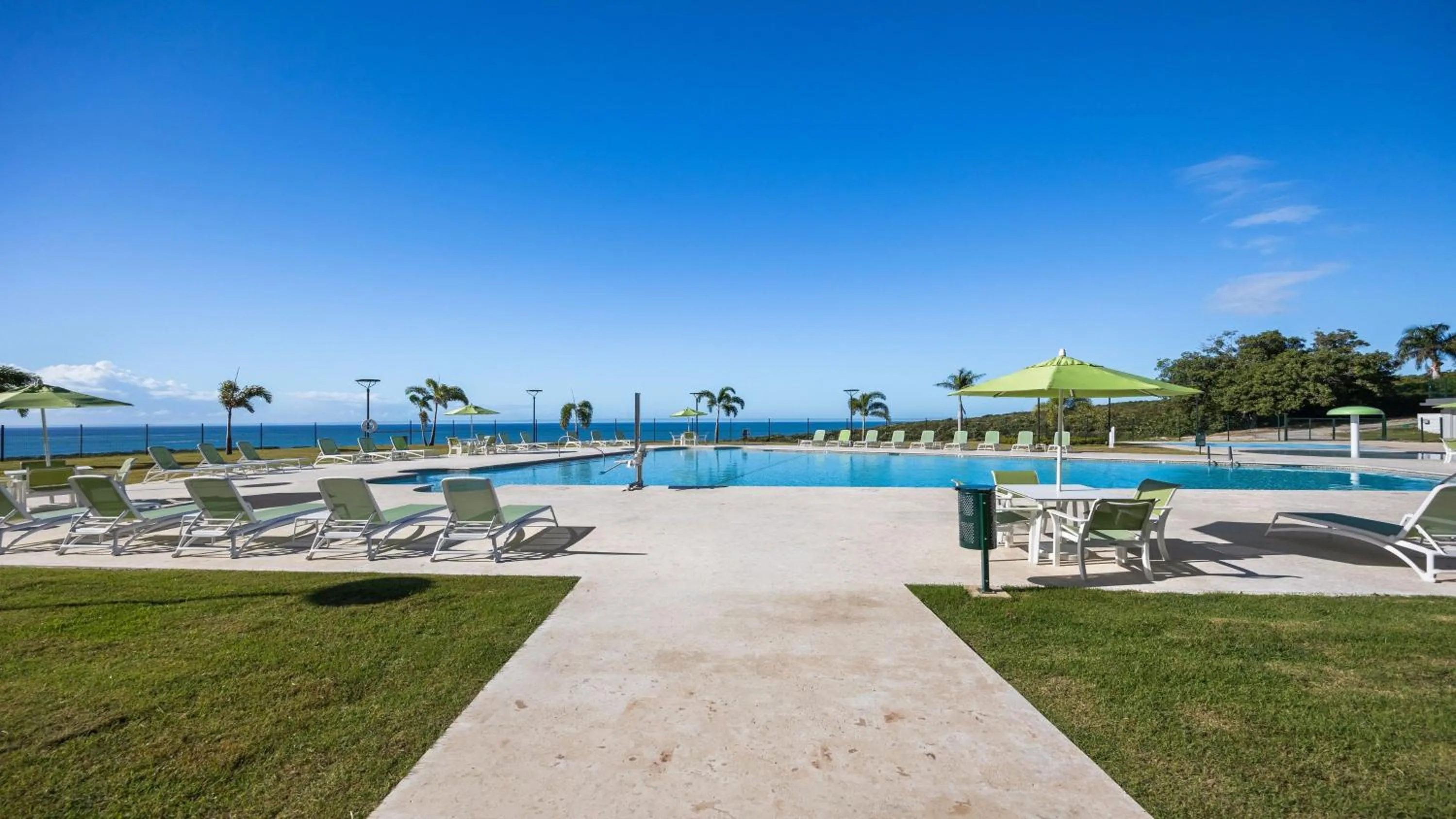 Swimming pool in Holiday Inn Ponce & El Tropical Casino by IHG