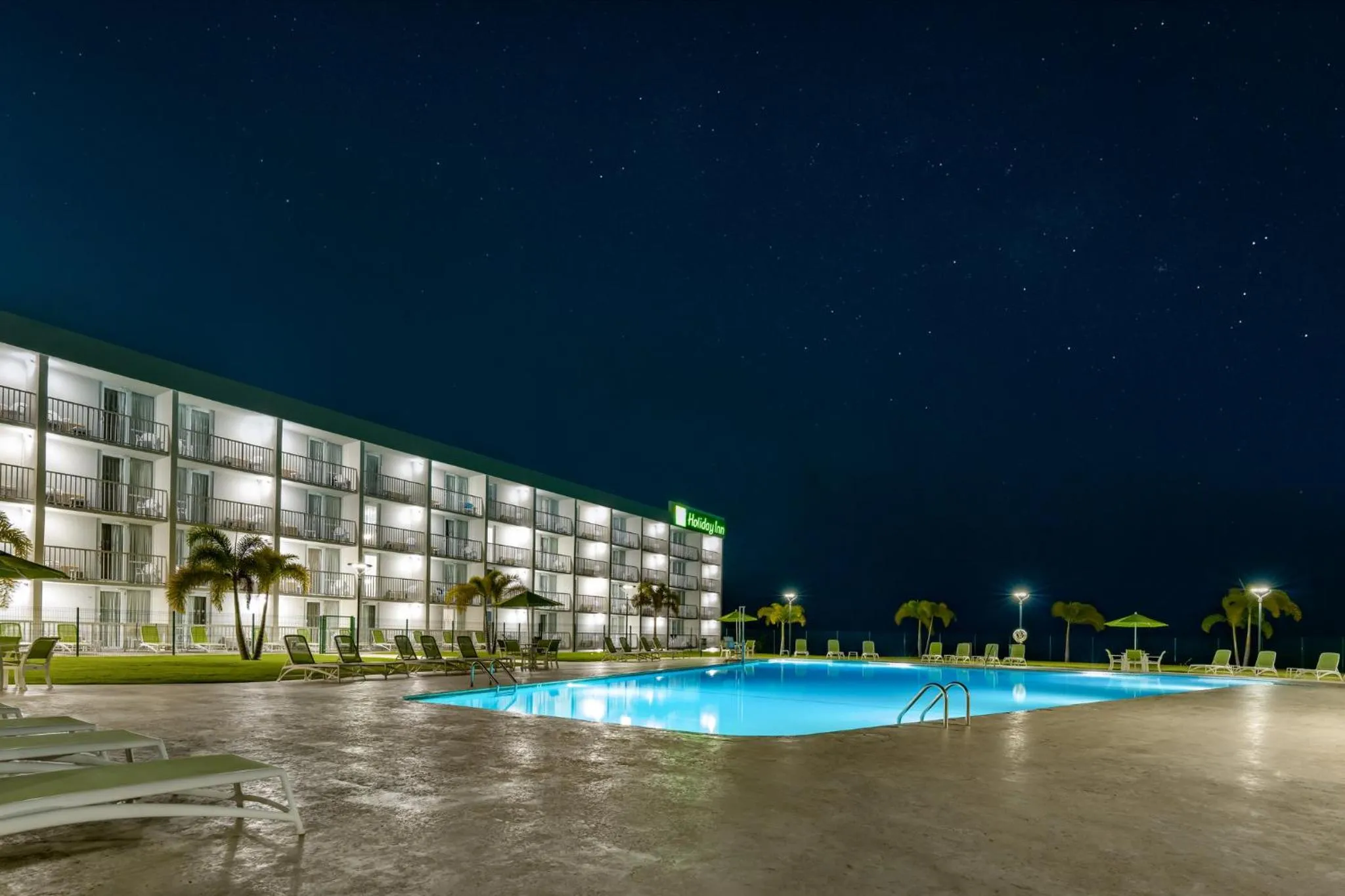 Swimming pool in Holiday Inn Ponce & El Tropical Casino by IHG