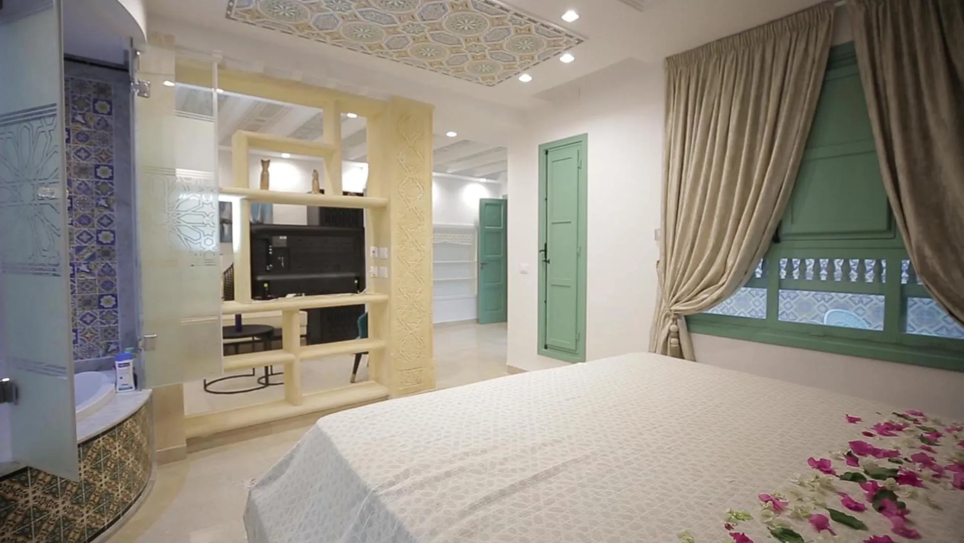 TV and multimedia, Bed in Dar Hammamet Guest House & Hammam