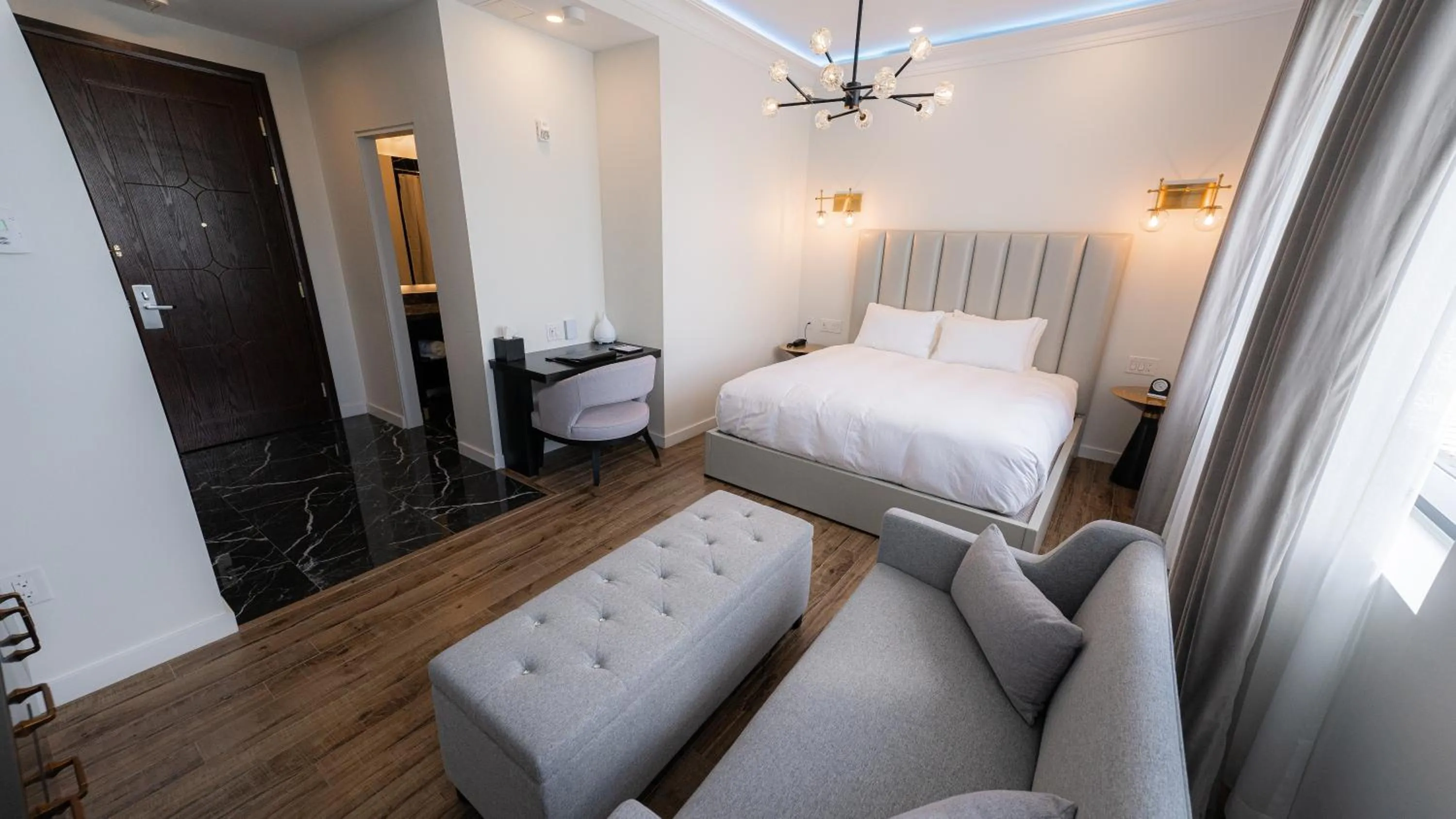 Photo of the whole room in Mount Alverno Luxury Resorts