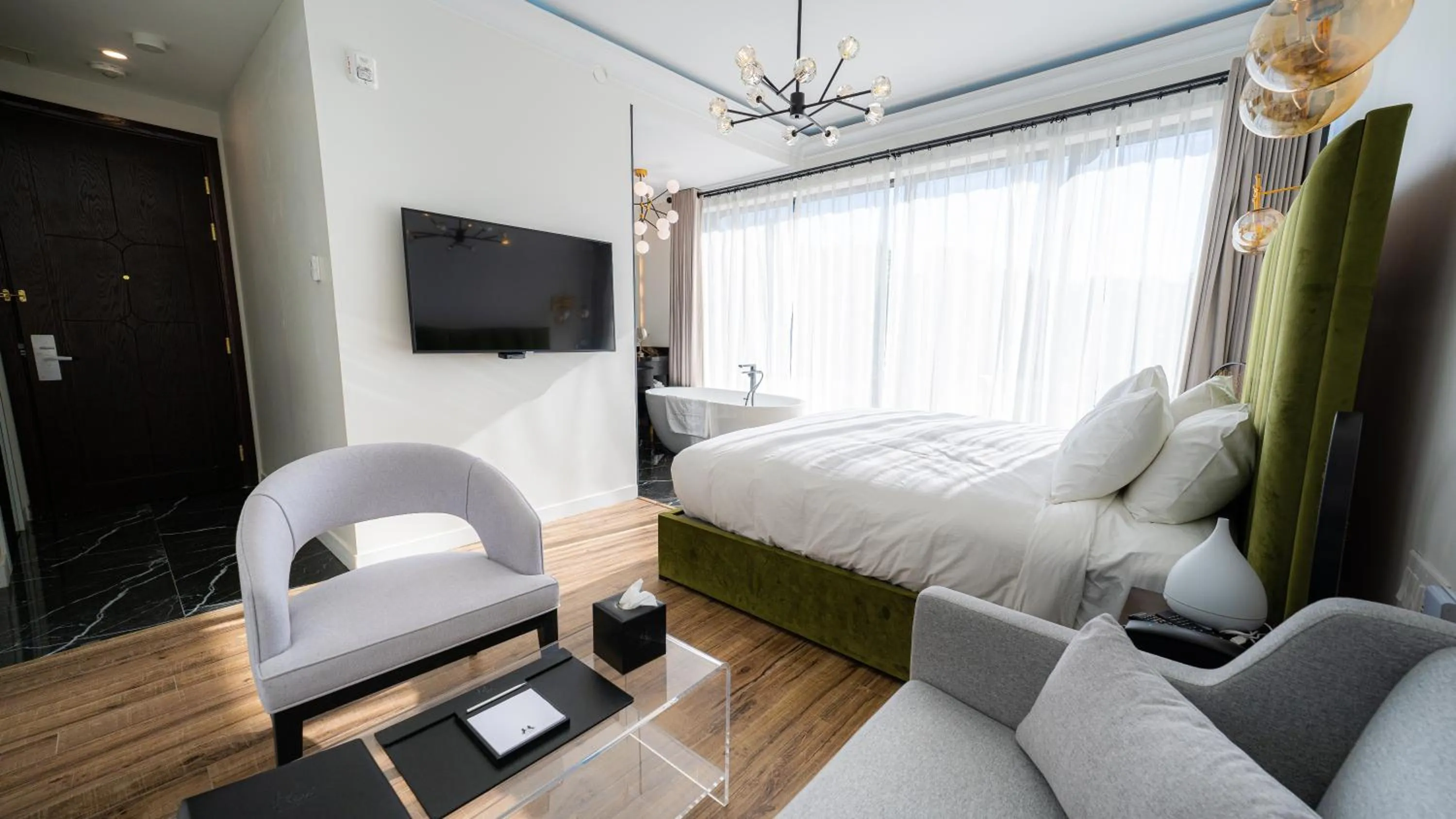 Photo of the whole room in Mount Alverno Luxury Resorts