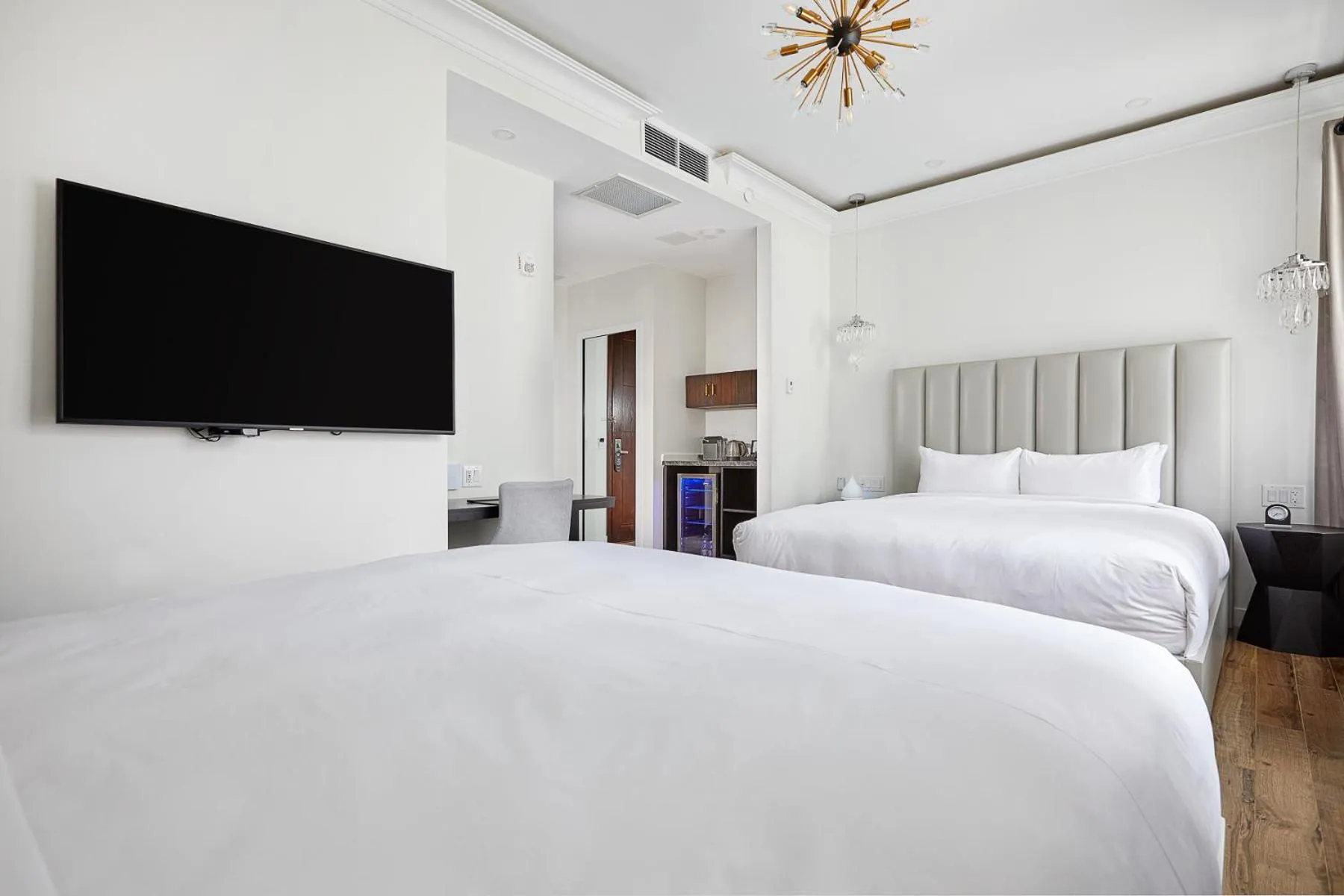 Bed in Mount Alverno Luxury Resorts