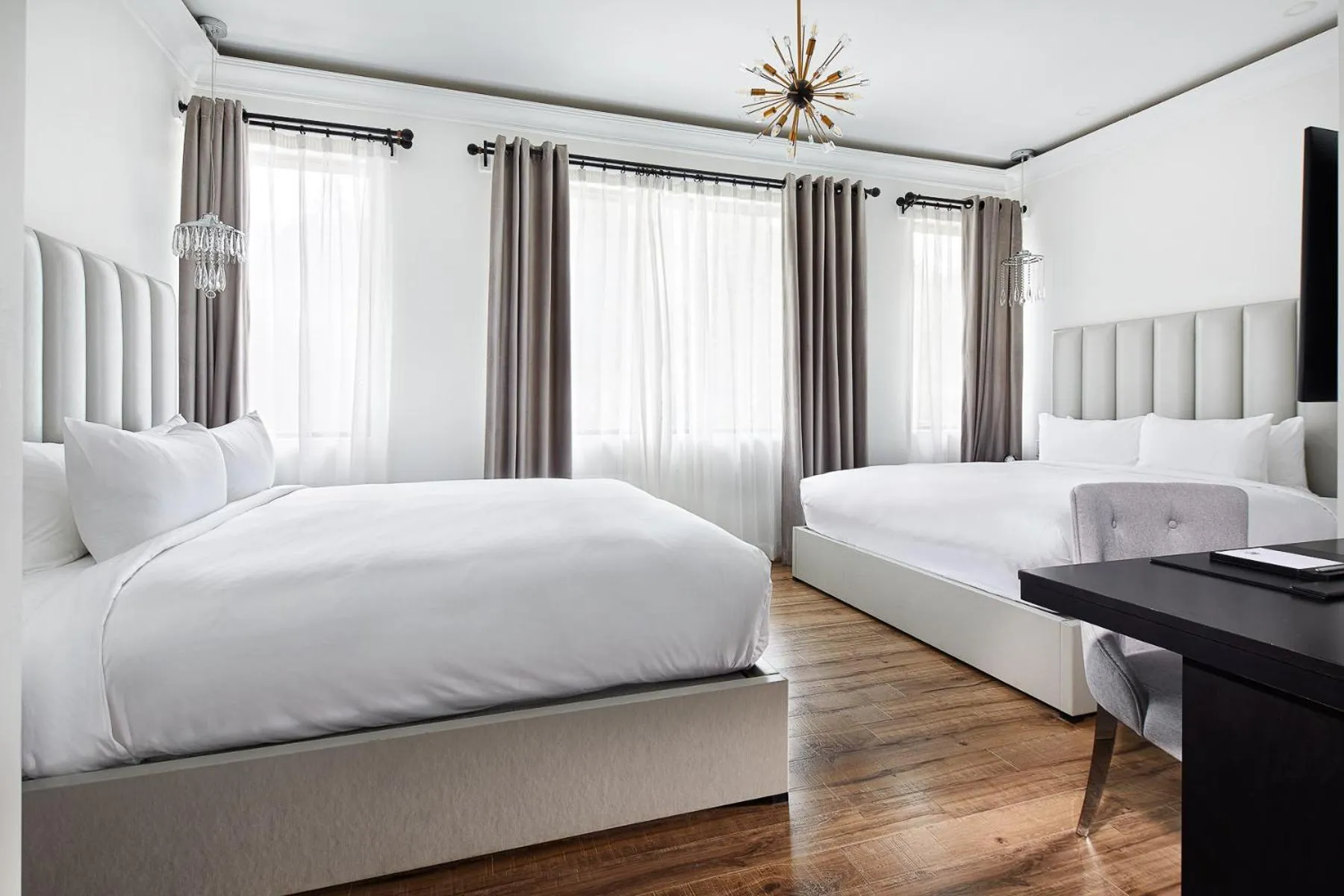 Bed in Mount Alverno Luxury Resorts