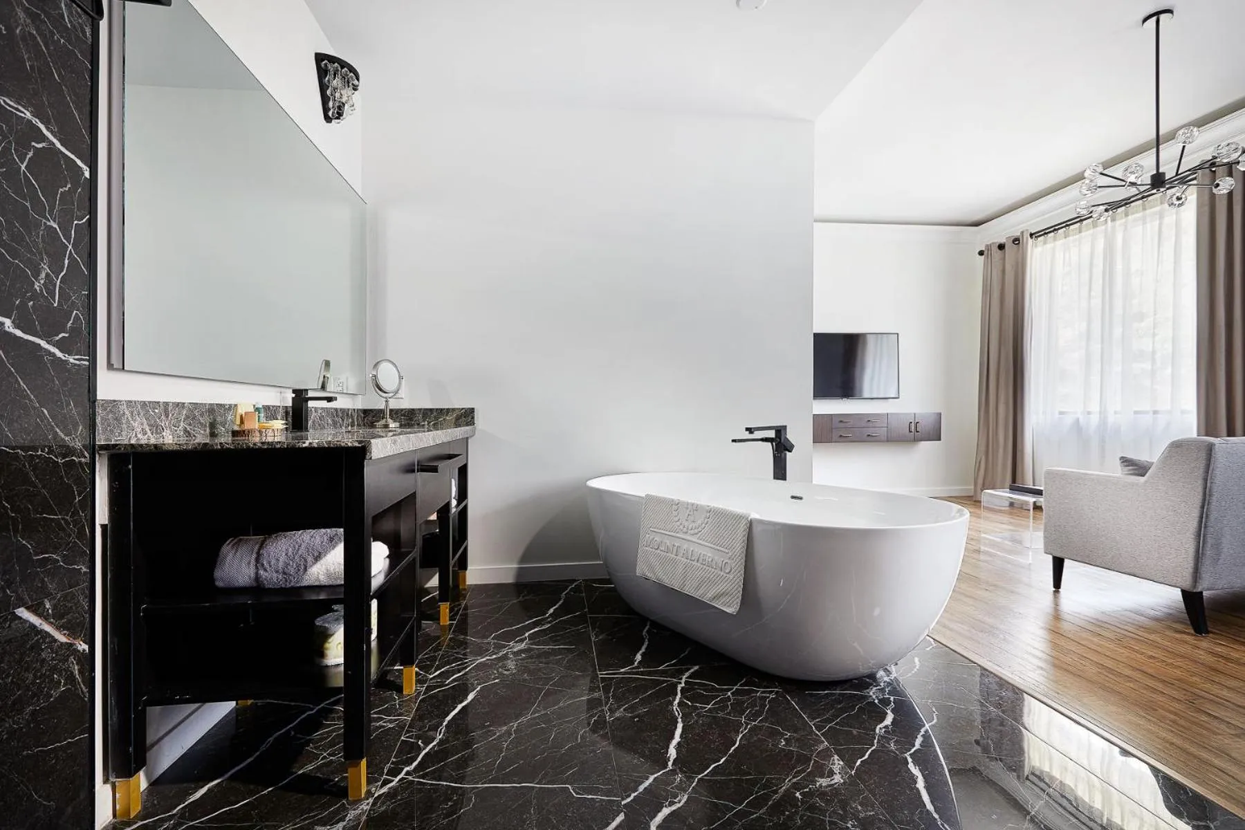 Bed in Mount Alverno Luxury Resorts