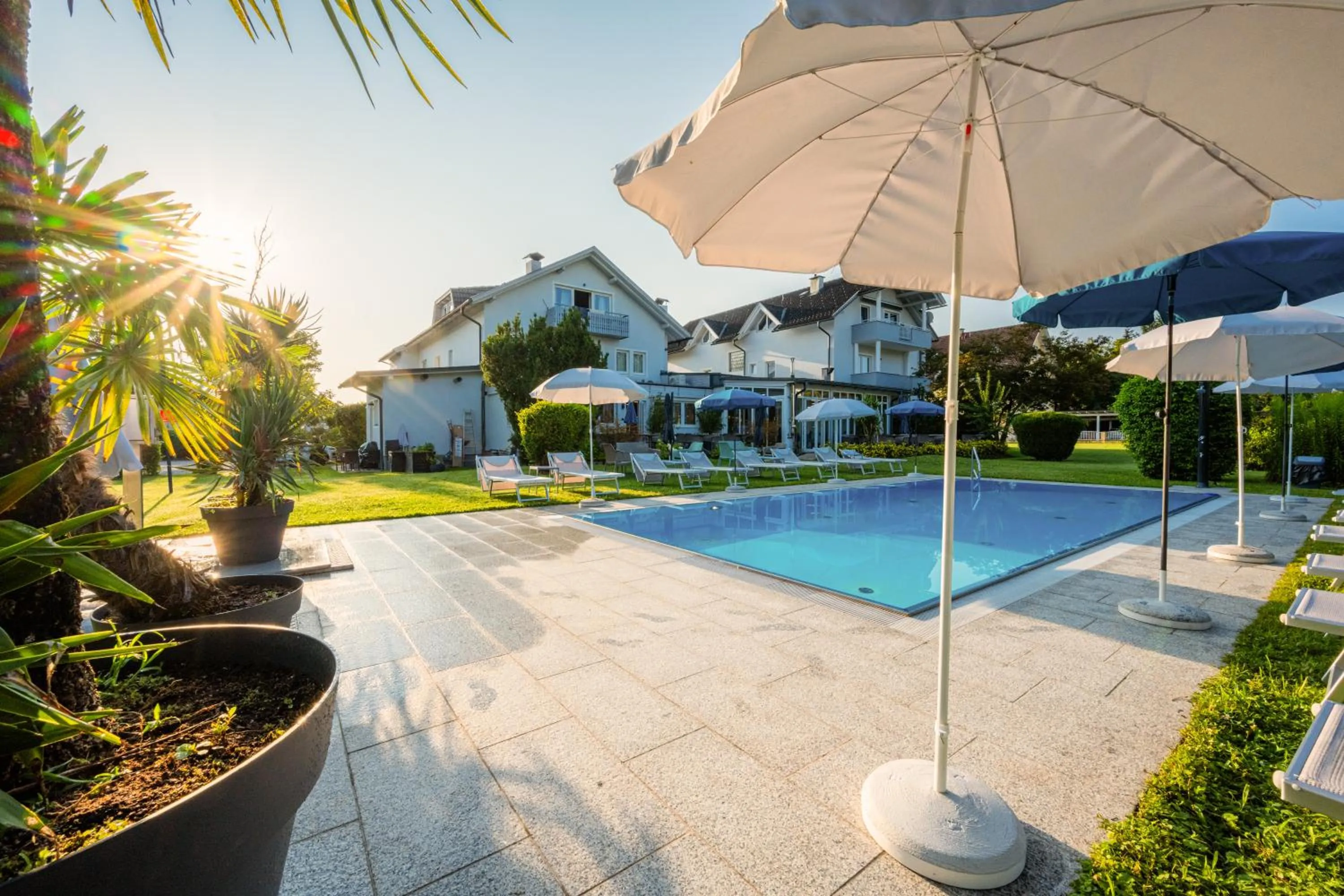 Swimming pool in Hotel Villa Flora
