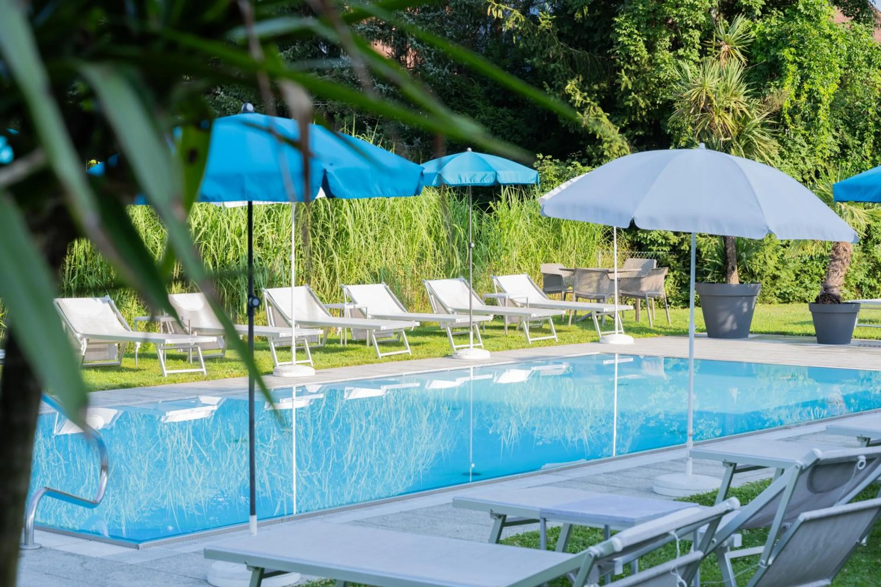 Swimming pool in Hotel Villa Flora