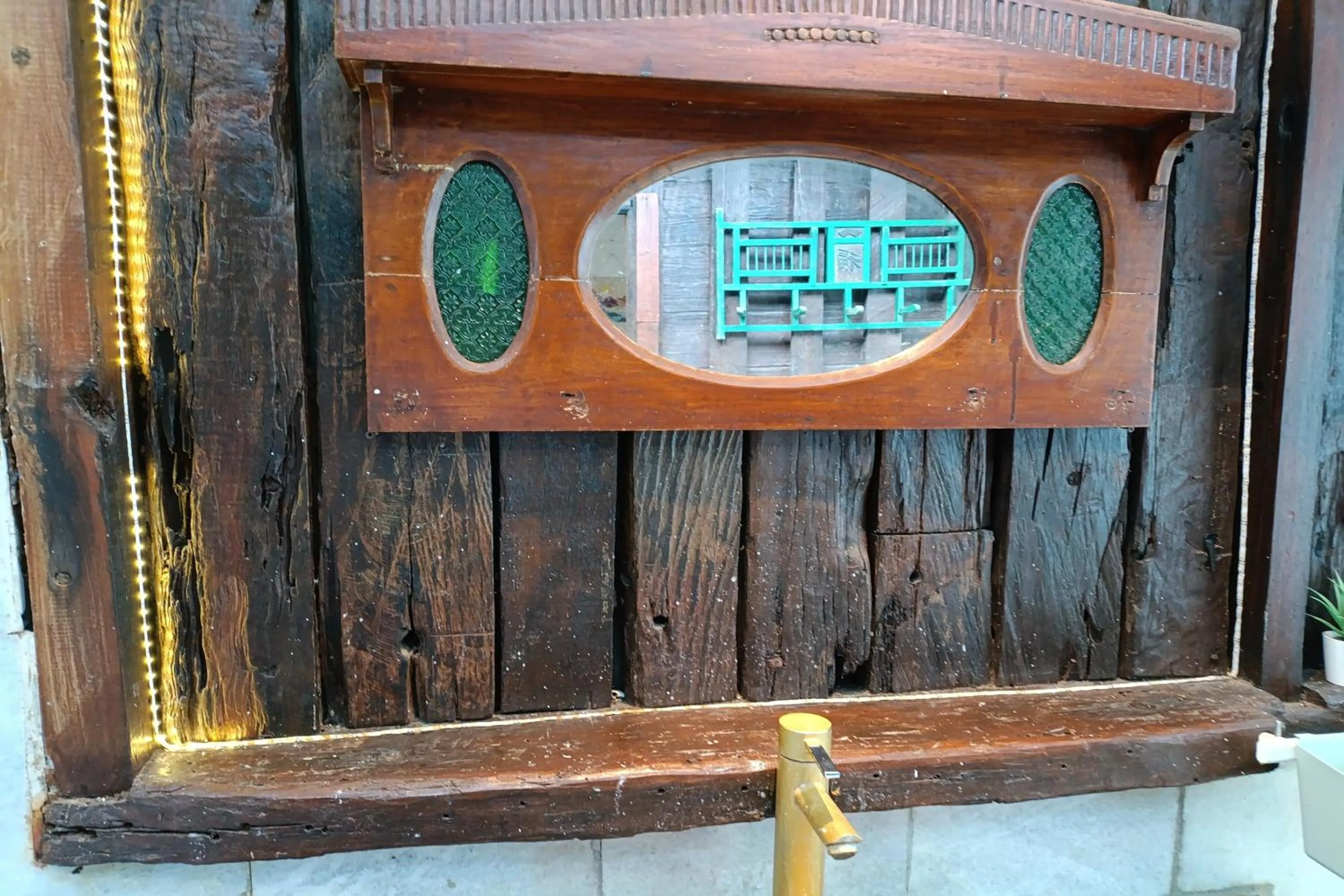 Bathroom in Mendulang by Belza