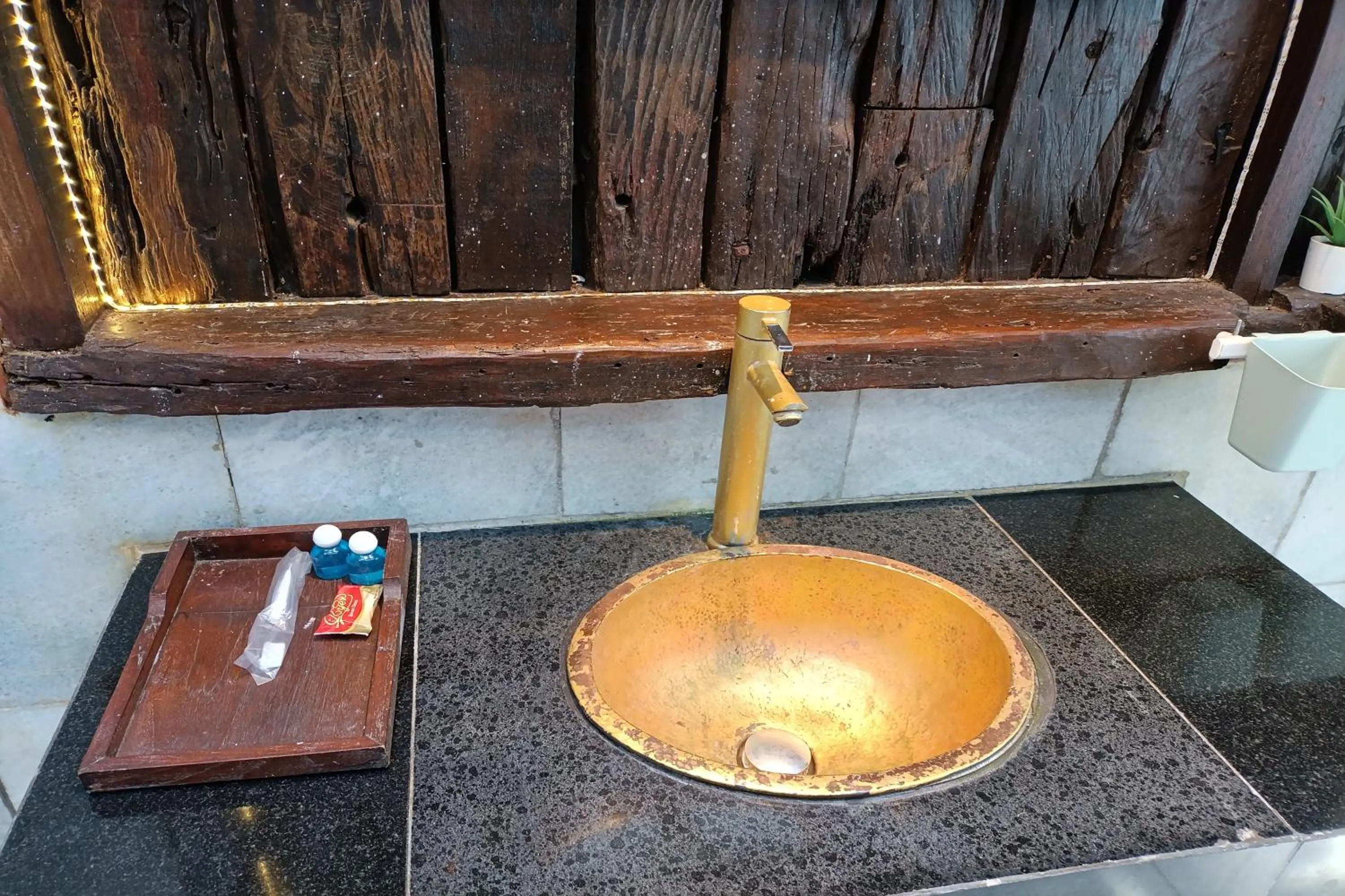 Bathroom in Mendulang by Belza