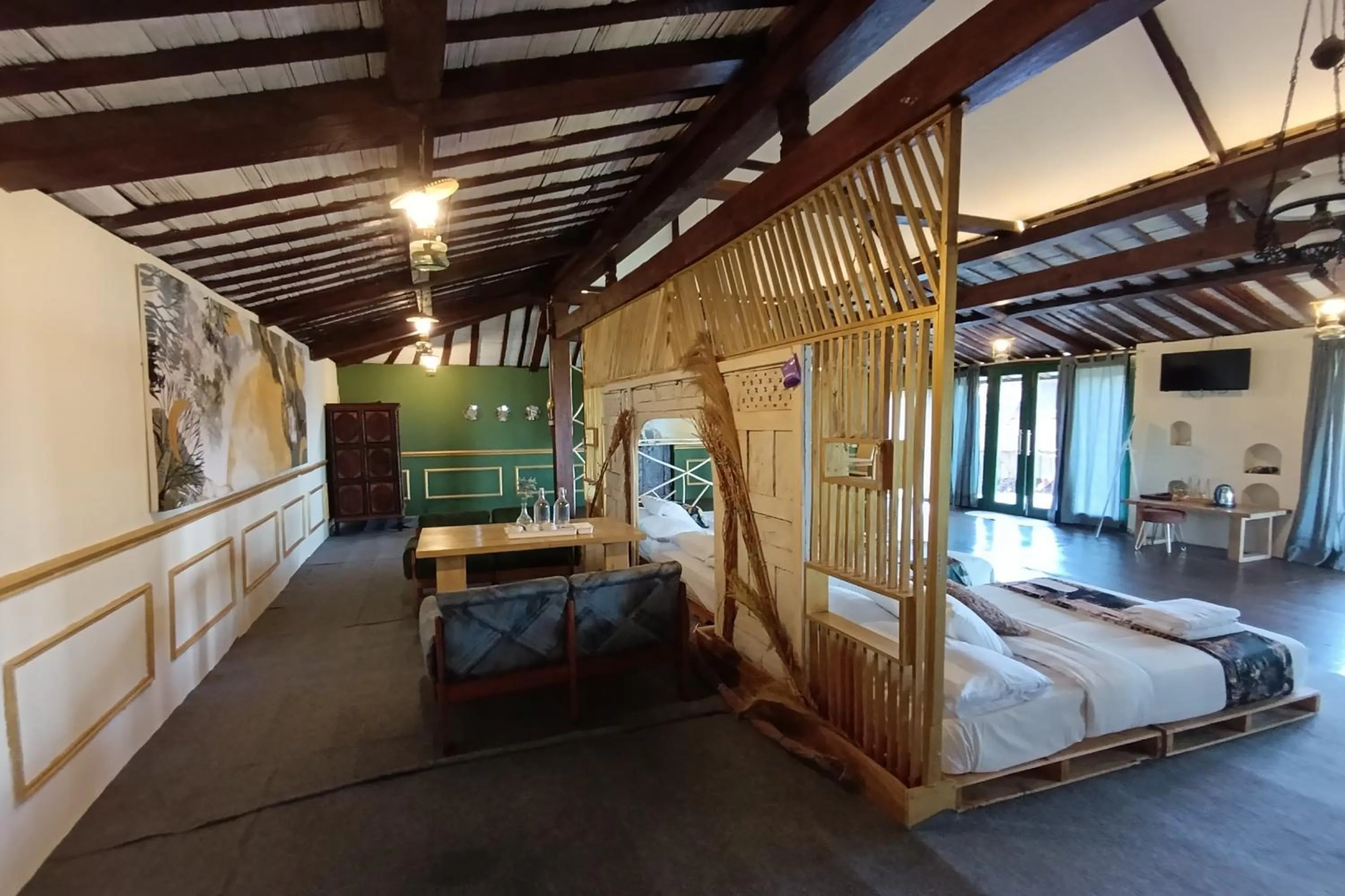 Photo of the whole room in Mendulang by Belza