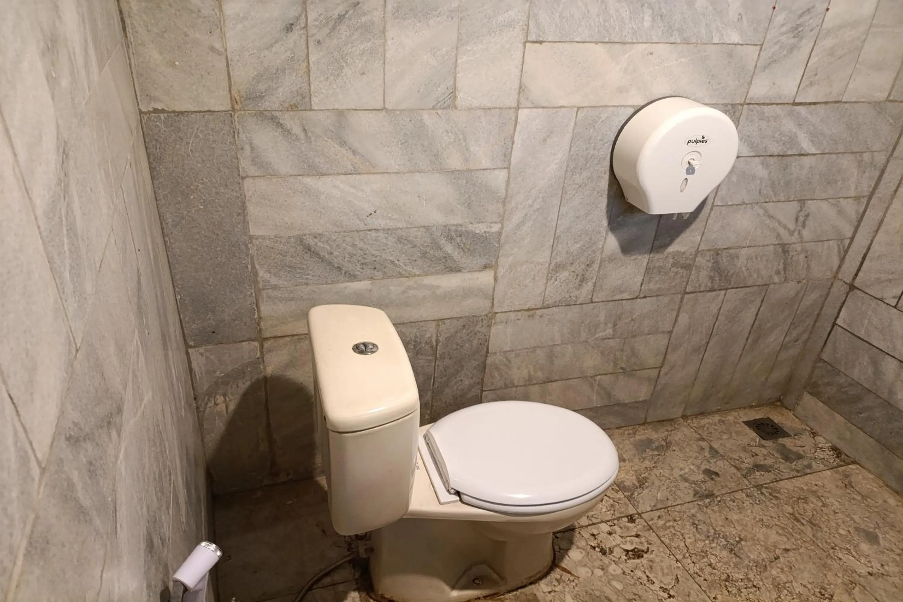 Toilet in Mendulang by Belza