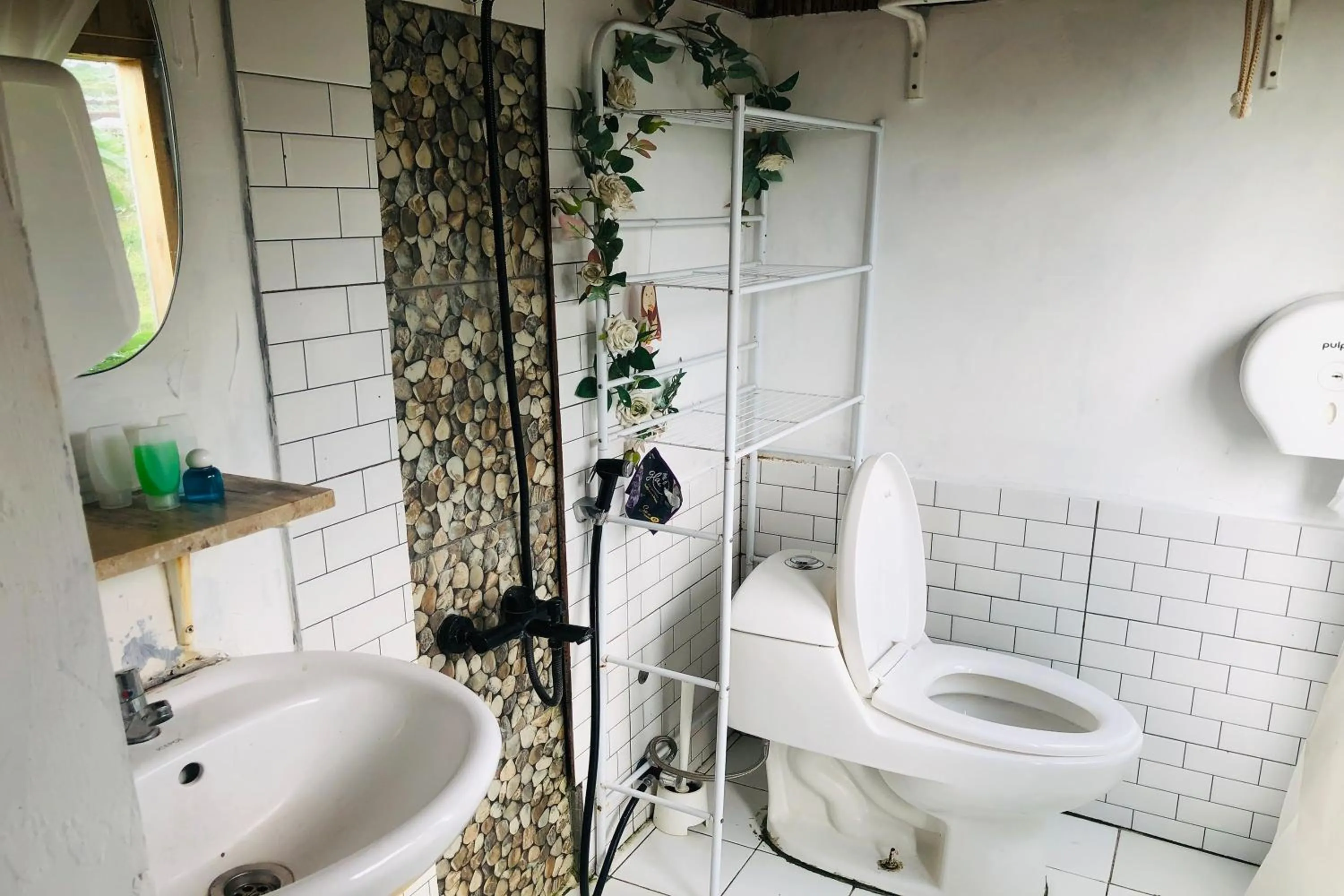 Toilet in Mendulang by Belza