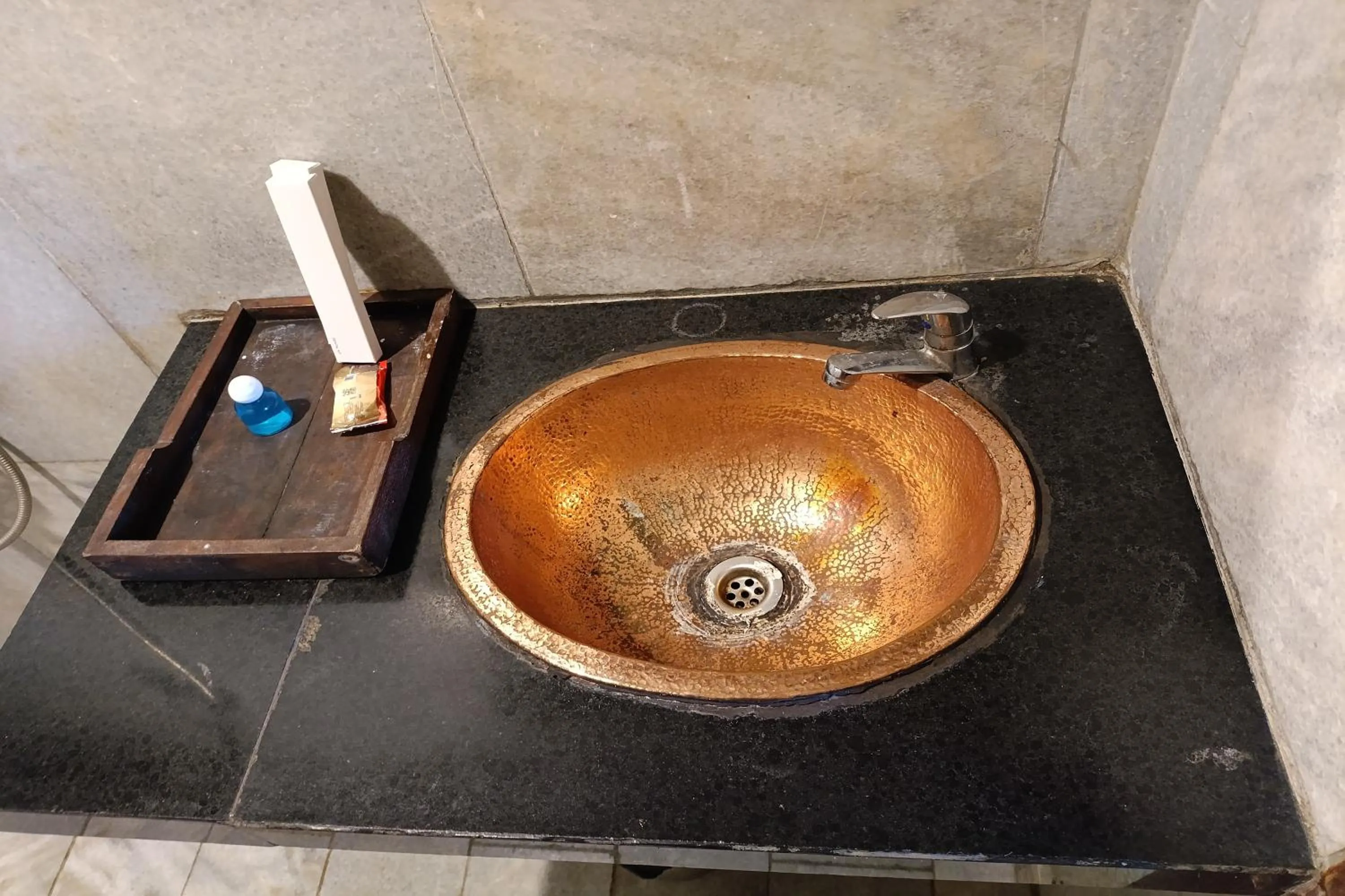 Bathroom in Mendulang by Belza