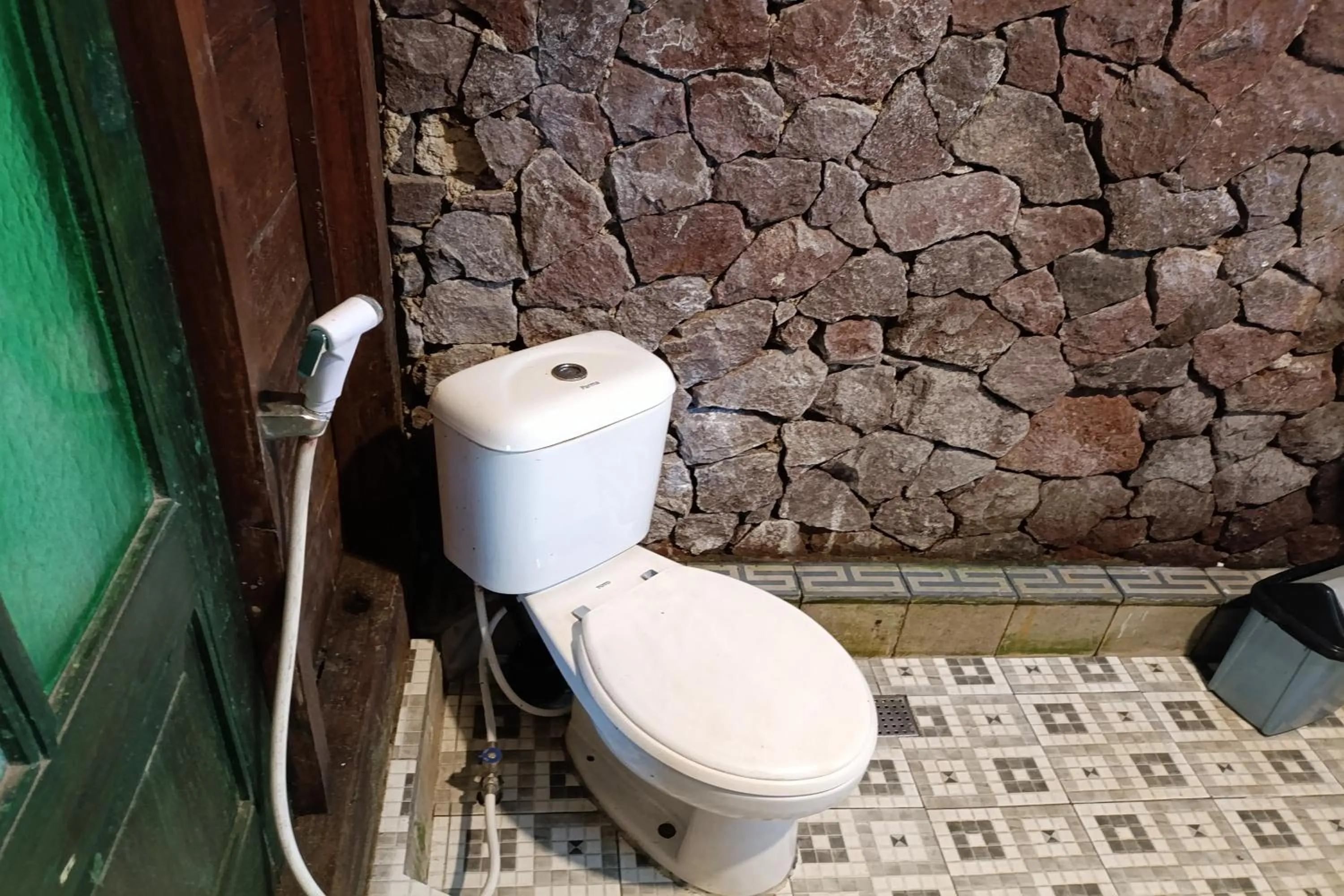 Toilet in Mendulang by Belza