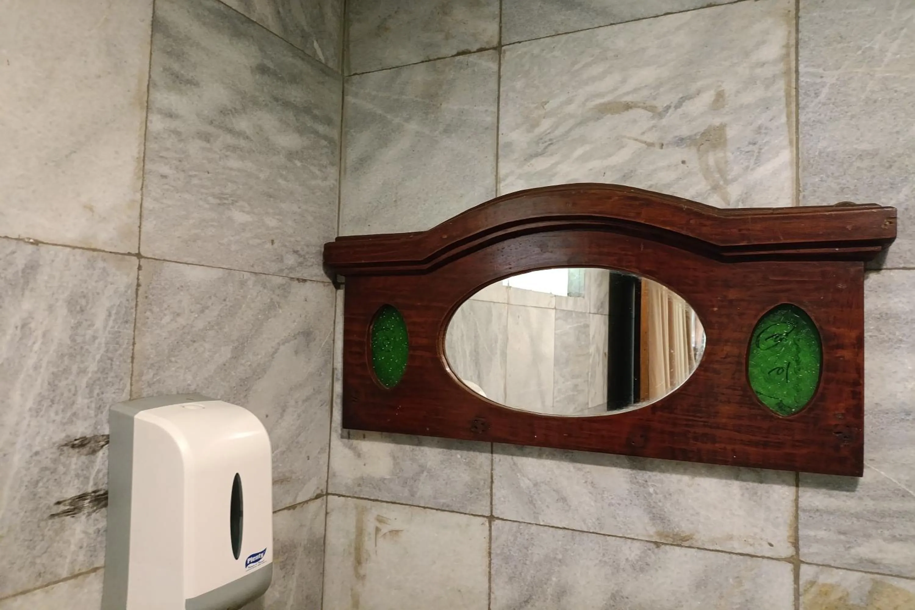 Bathroom in Mendulang by Belza