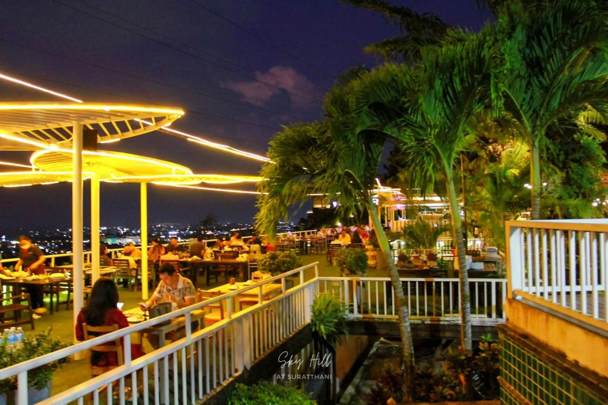 Restaurant/places to eat in Sky View Luxury Pool Villa - SHA