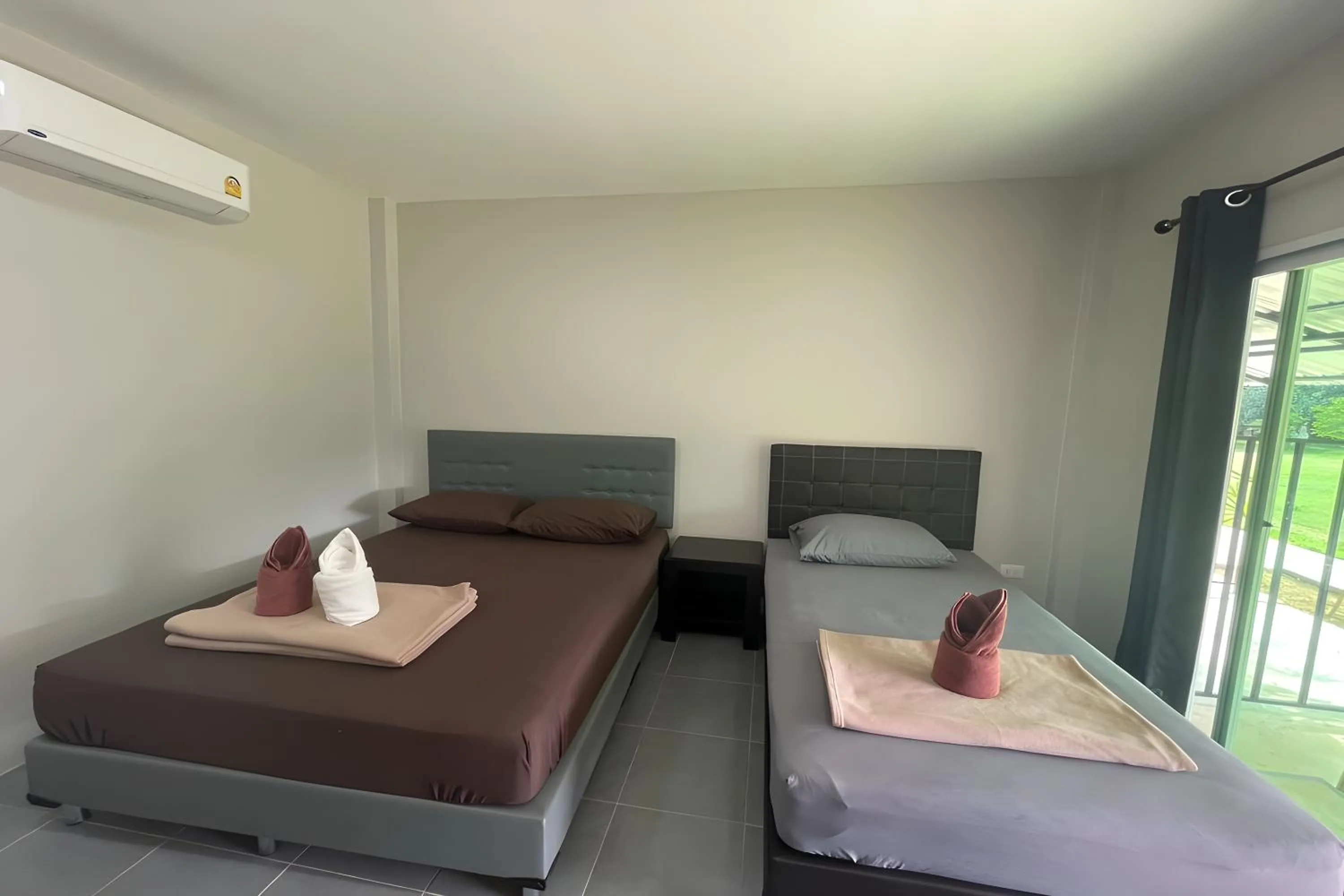 Bed in Davy Cottage Phuket