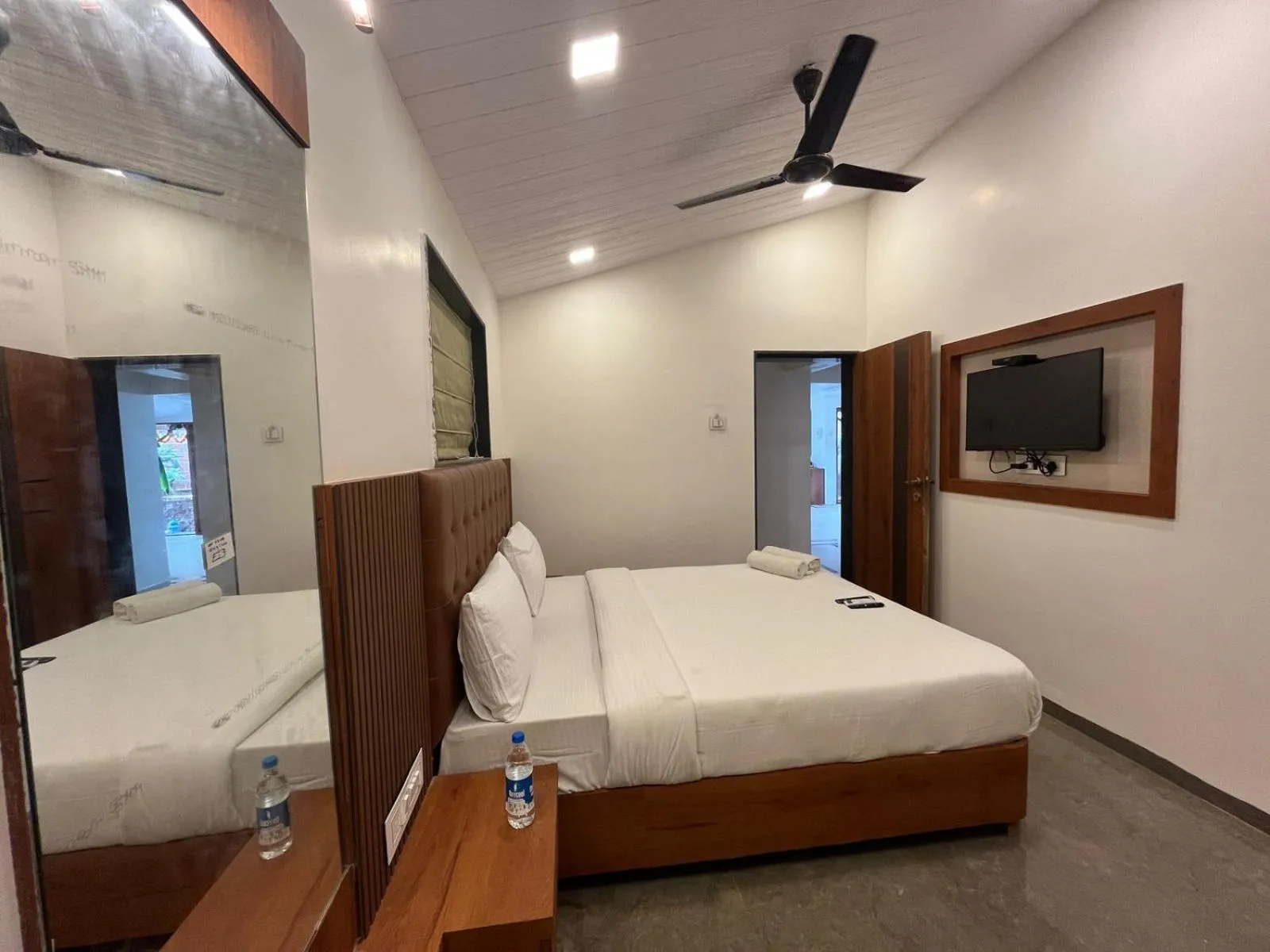 Bed in Khushi Riverside Resort & Spa