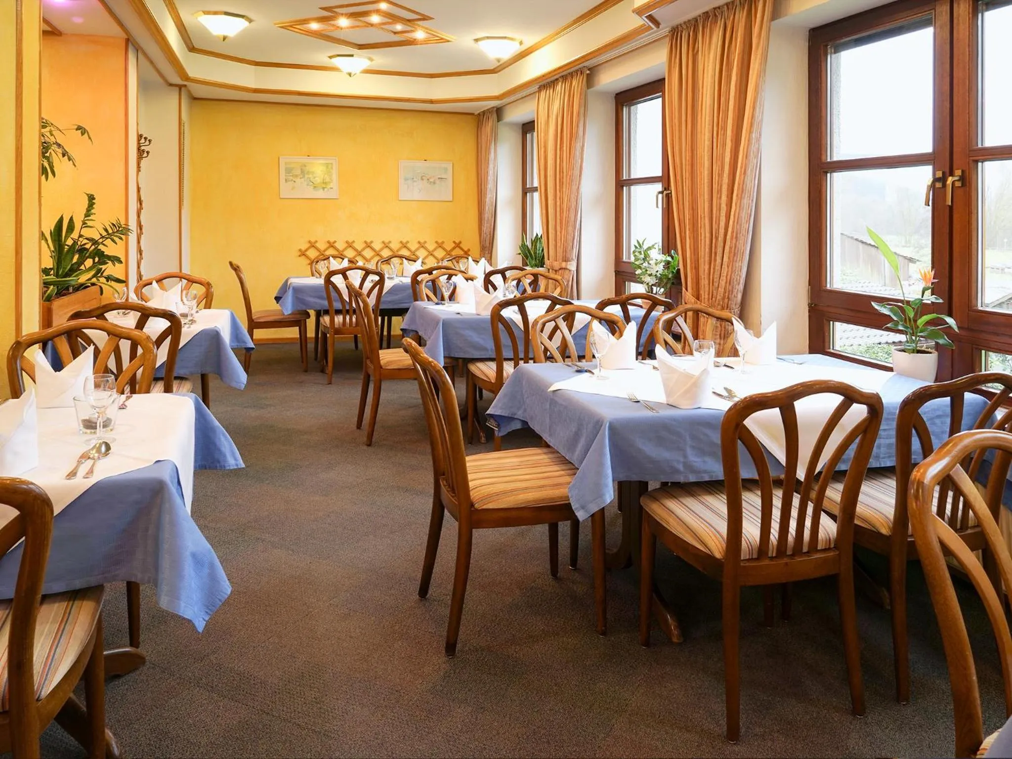 Restaurant/places to eat in Hotel Gasthof zum Biber