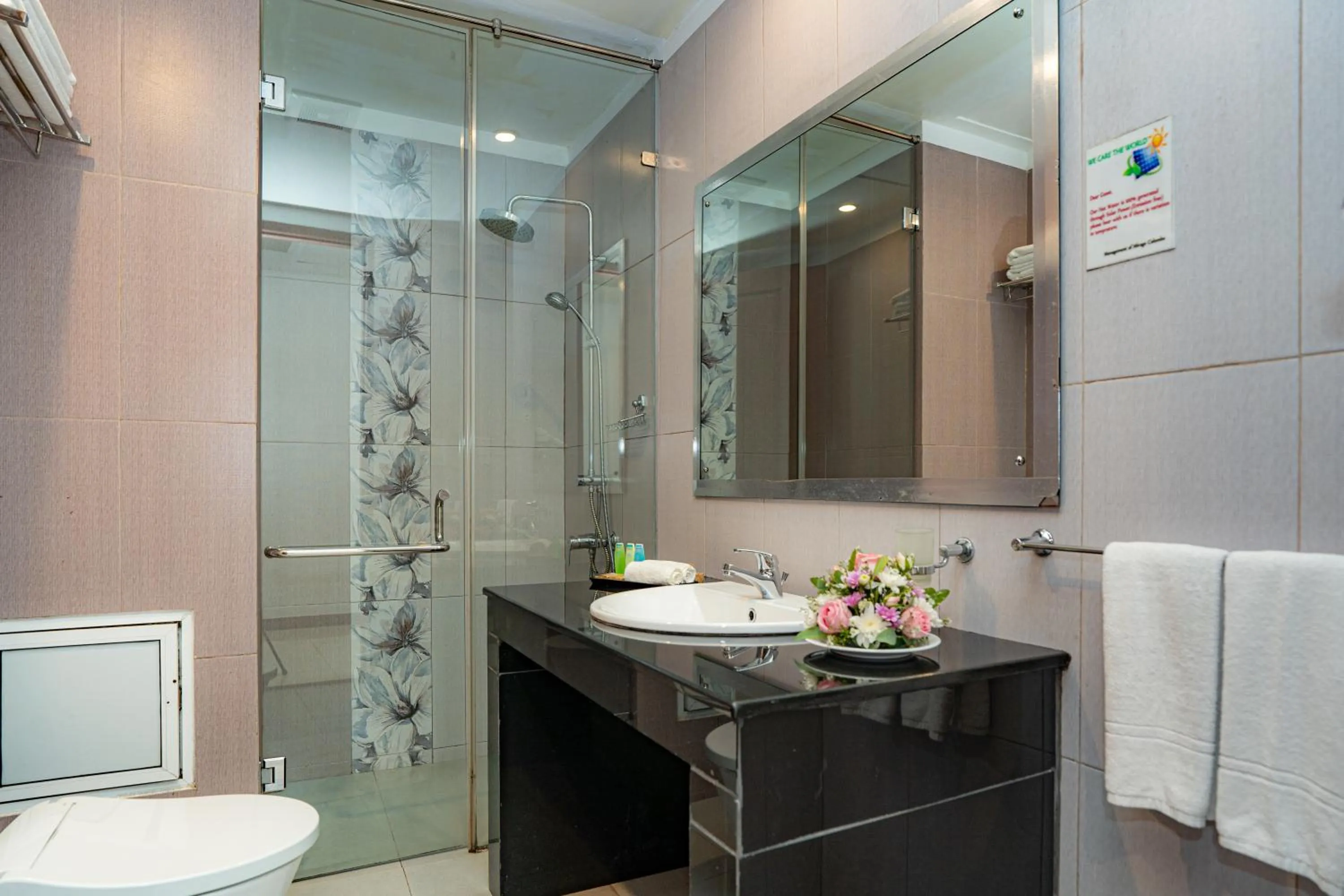 Shower in Mirage Colombo