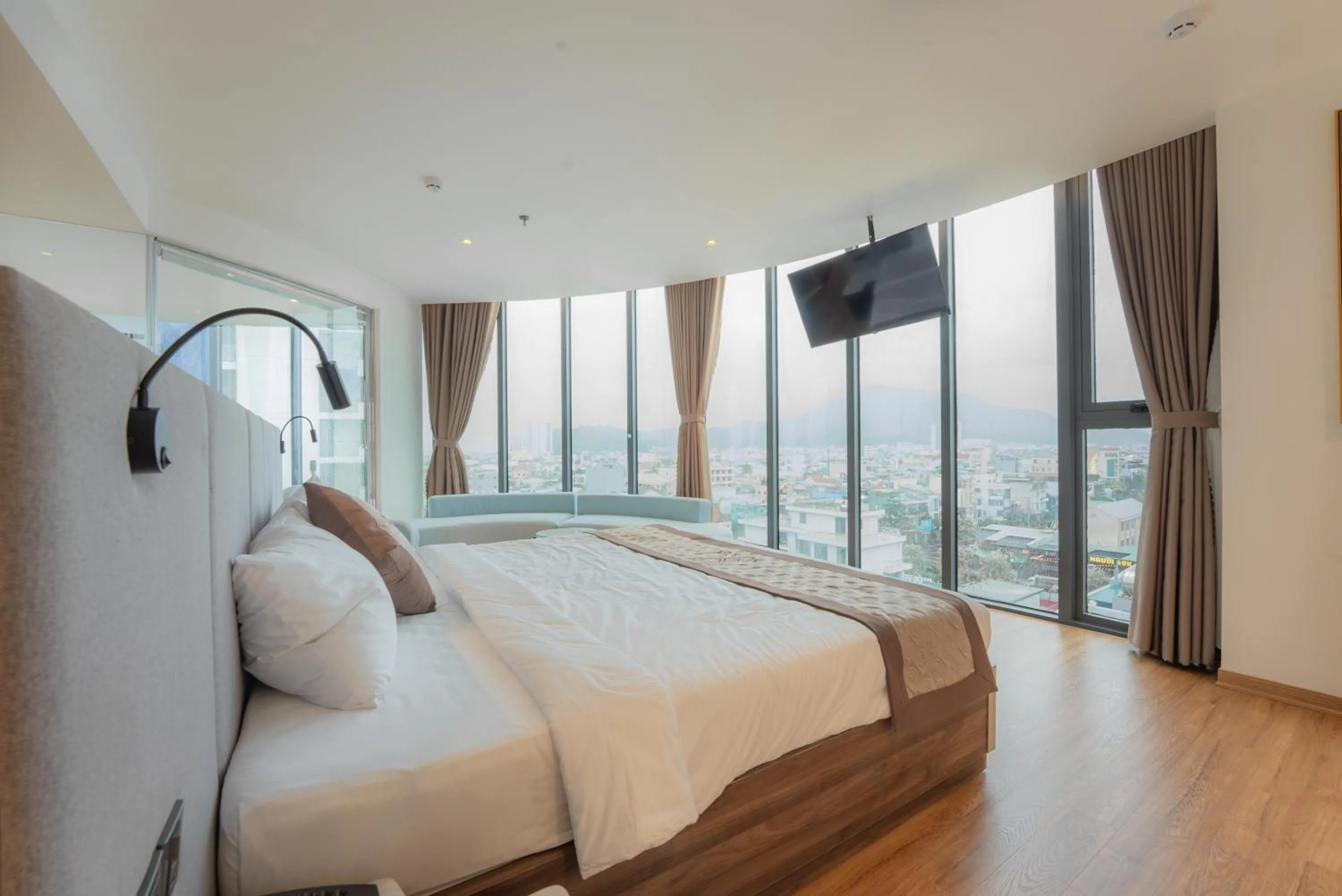 Photo of the whole room, Bed in MERIA Hotel Quy Nhơn