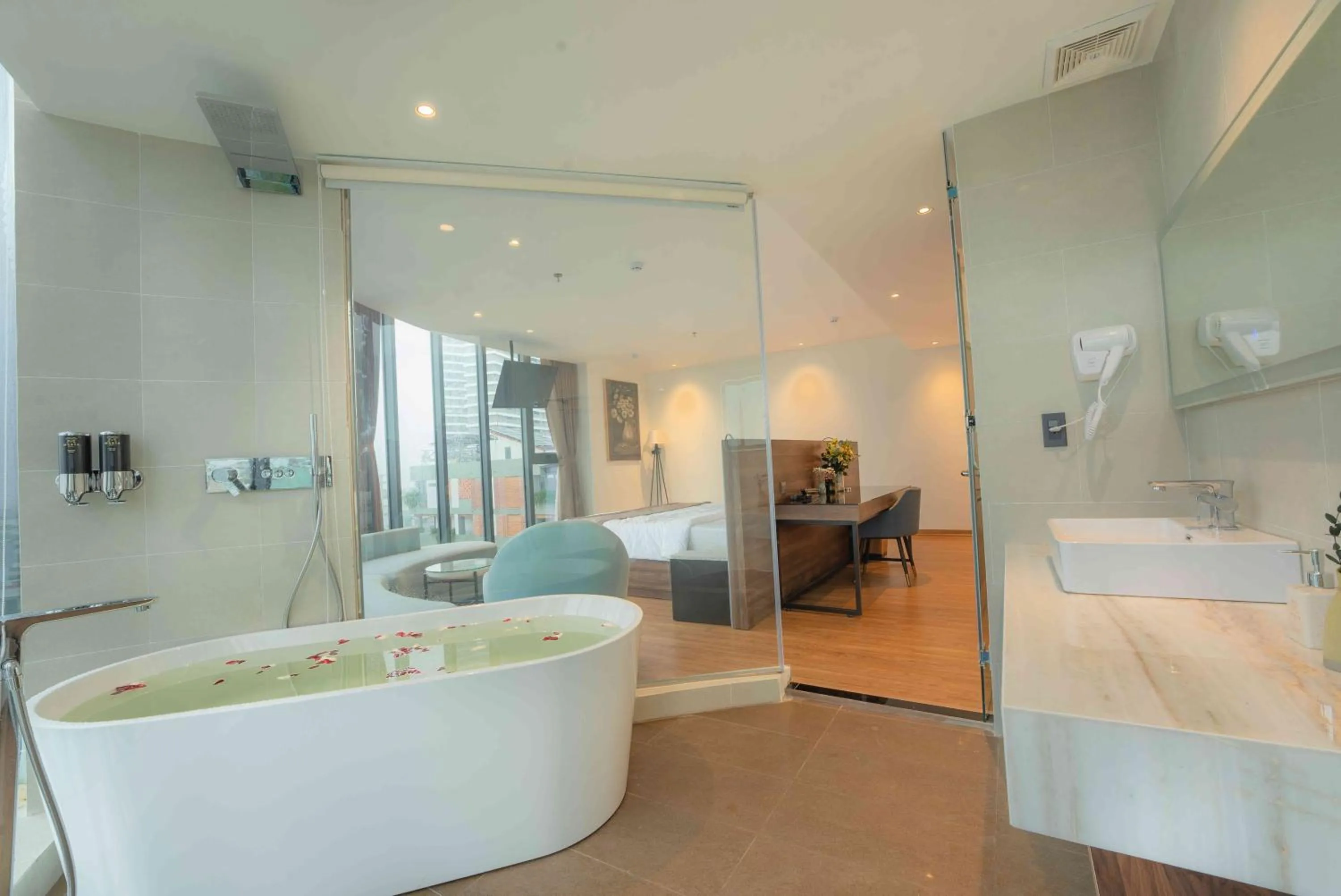 Bathroom, Bed in MERIA Hotel Quy Nhơn