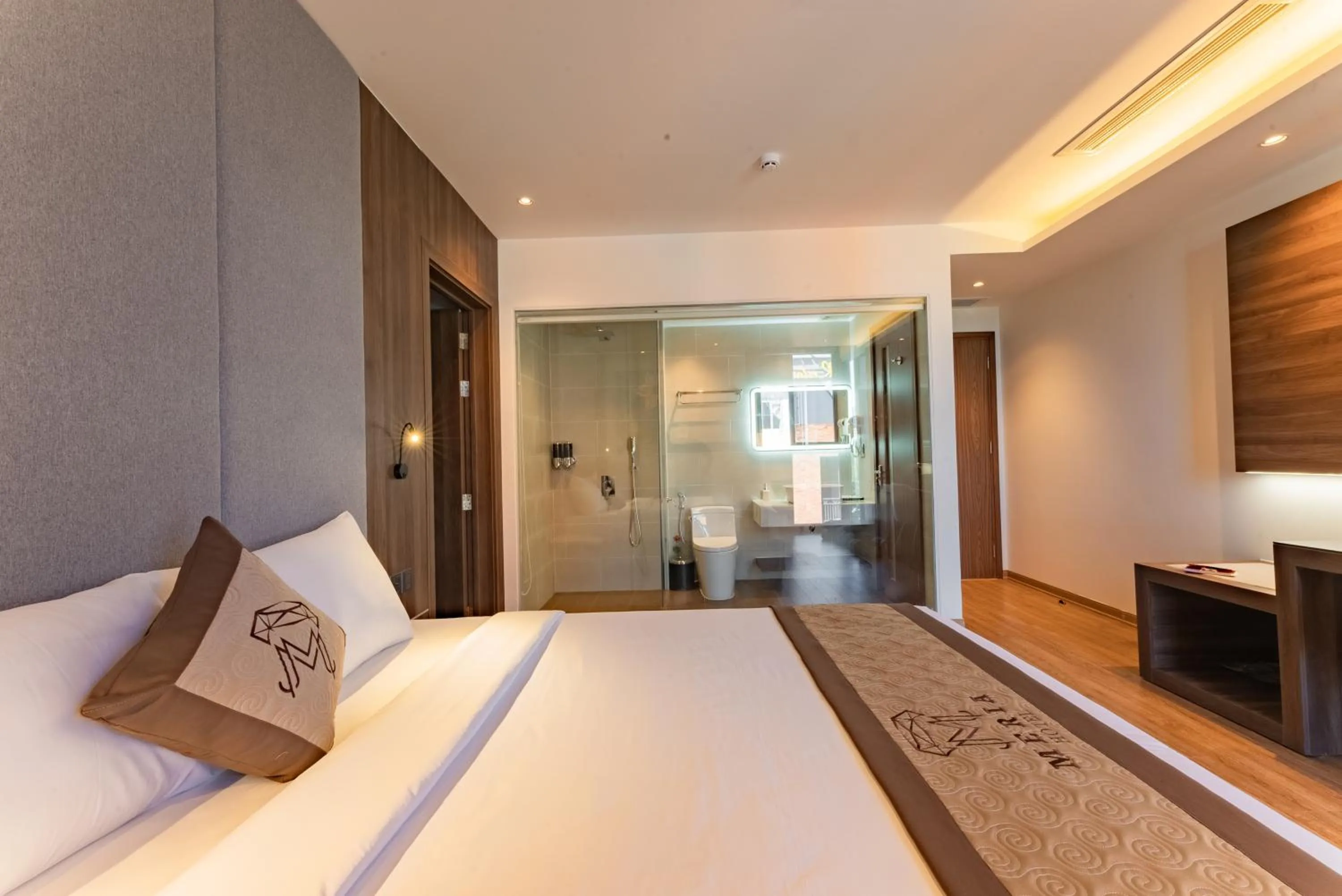 Shower, Bed in MERIA Hotel Quy Nhơn