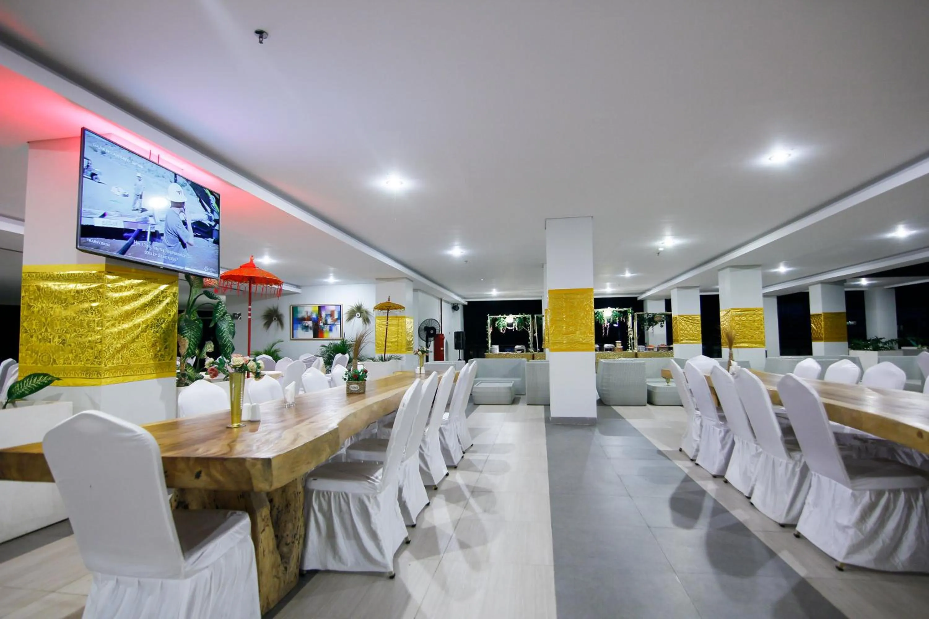 Restaurant/places to eat in Raja Hotel Kuta Mandalika Resort & Convention