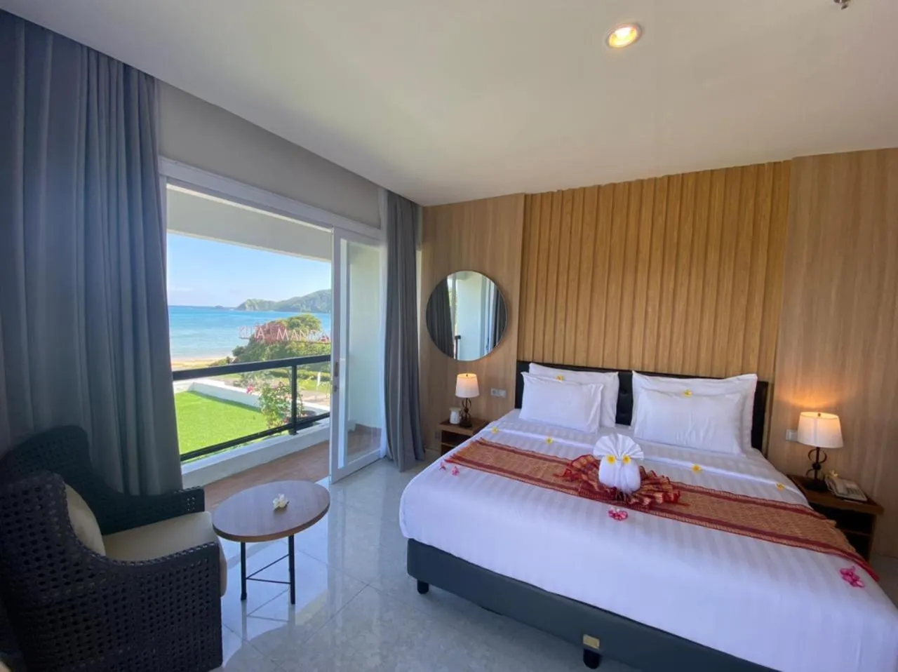 Bed in Raja Hotel Kuta Mandalika Resort & Convention