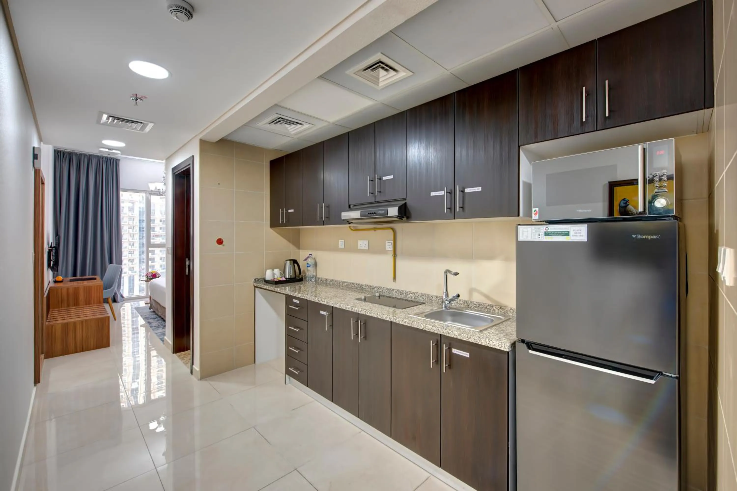 Kitchen or kitchenette in Royal Regency Suites Marina