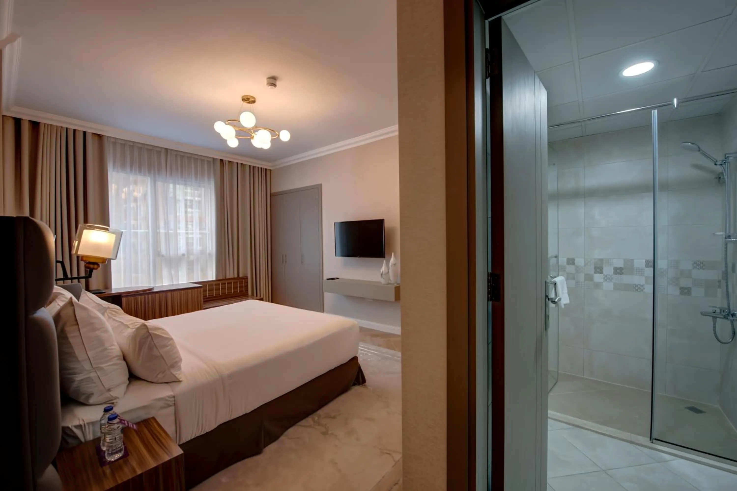 Shower, Bed in Royal Regency Suites Marina