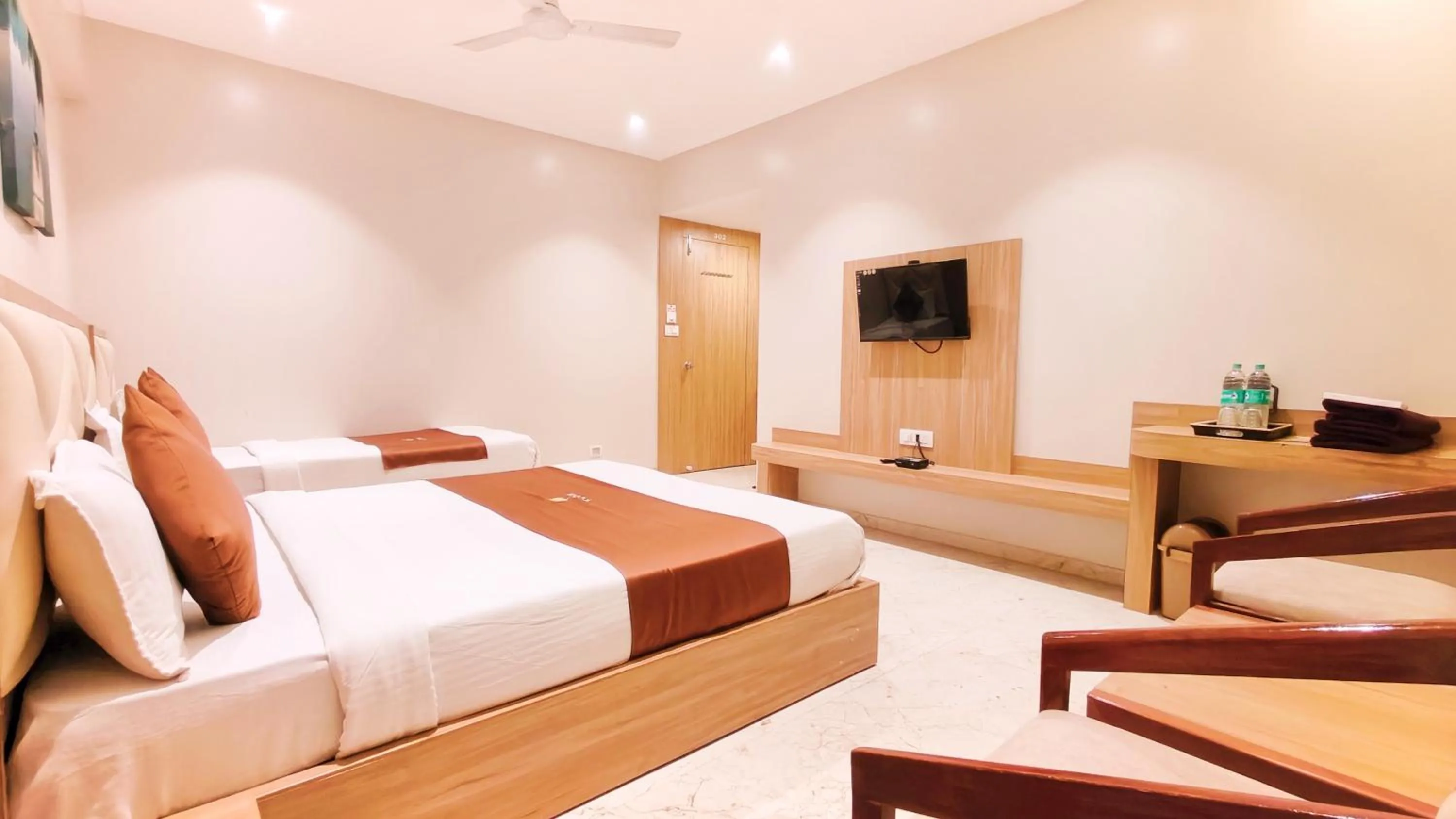 Bedroom, Bed in Hotel 9 Coin