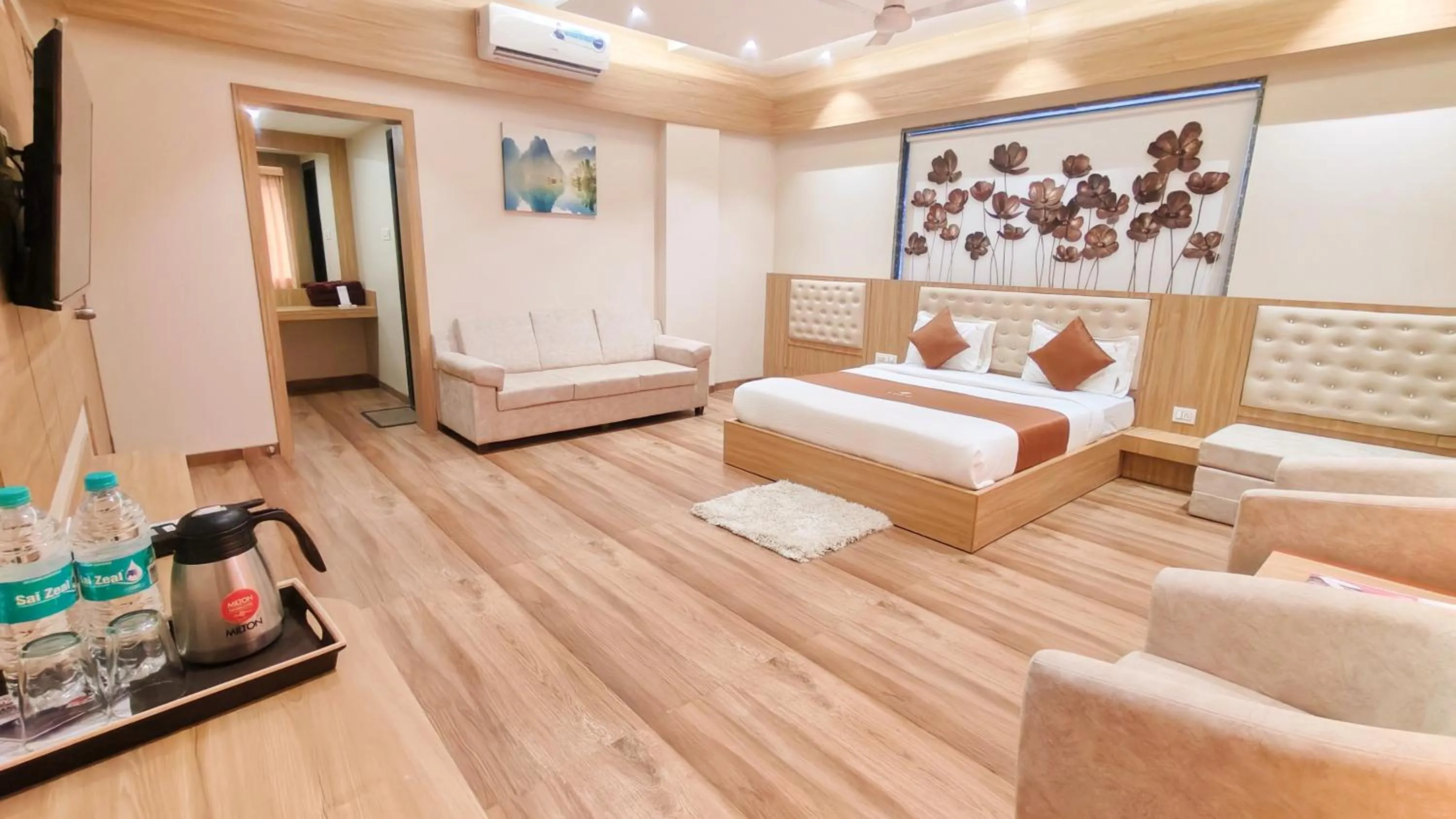 Bedroom, Bed in Hotel 9 Coin